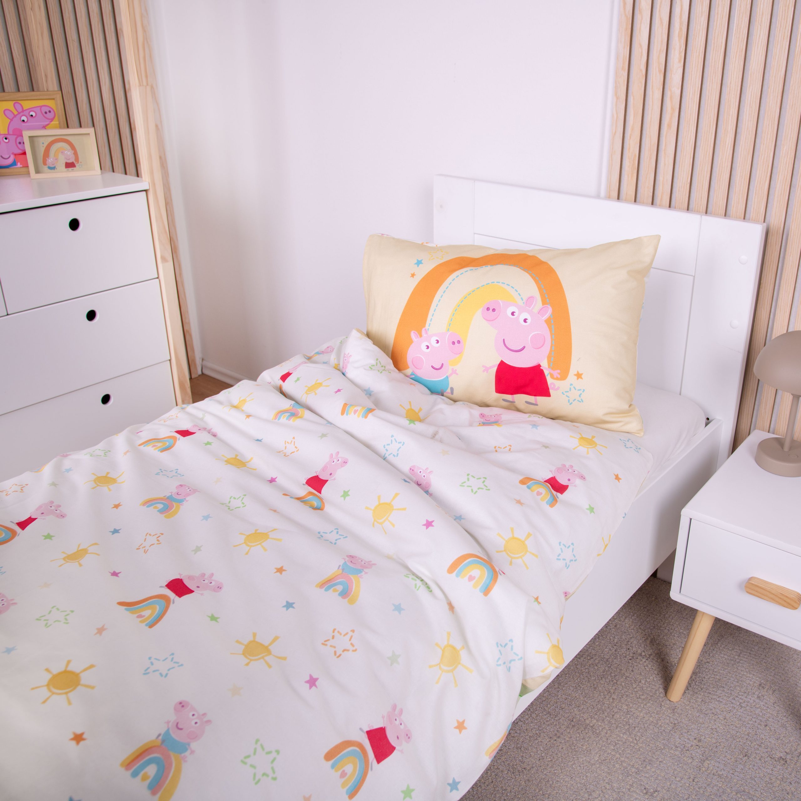 Stoffschmiede Babybettwäsche - Peppa Wutz - ‘Peppas Welt’ - 100x135cm + 40x60cm, 100% Baumwolle