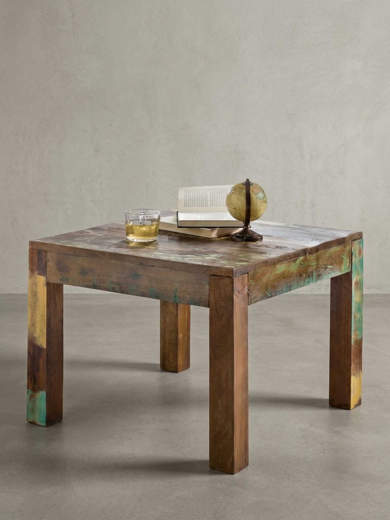 KADIMA DESIGN Couchtisch Couchtisch KALKUTTA 60 x 47 x 60 cm, Massivholz Beistelltisch, Shabby-Chic, Wohnzimmer Tisch aus Bootsholz, Sofatisch quadratisch