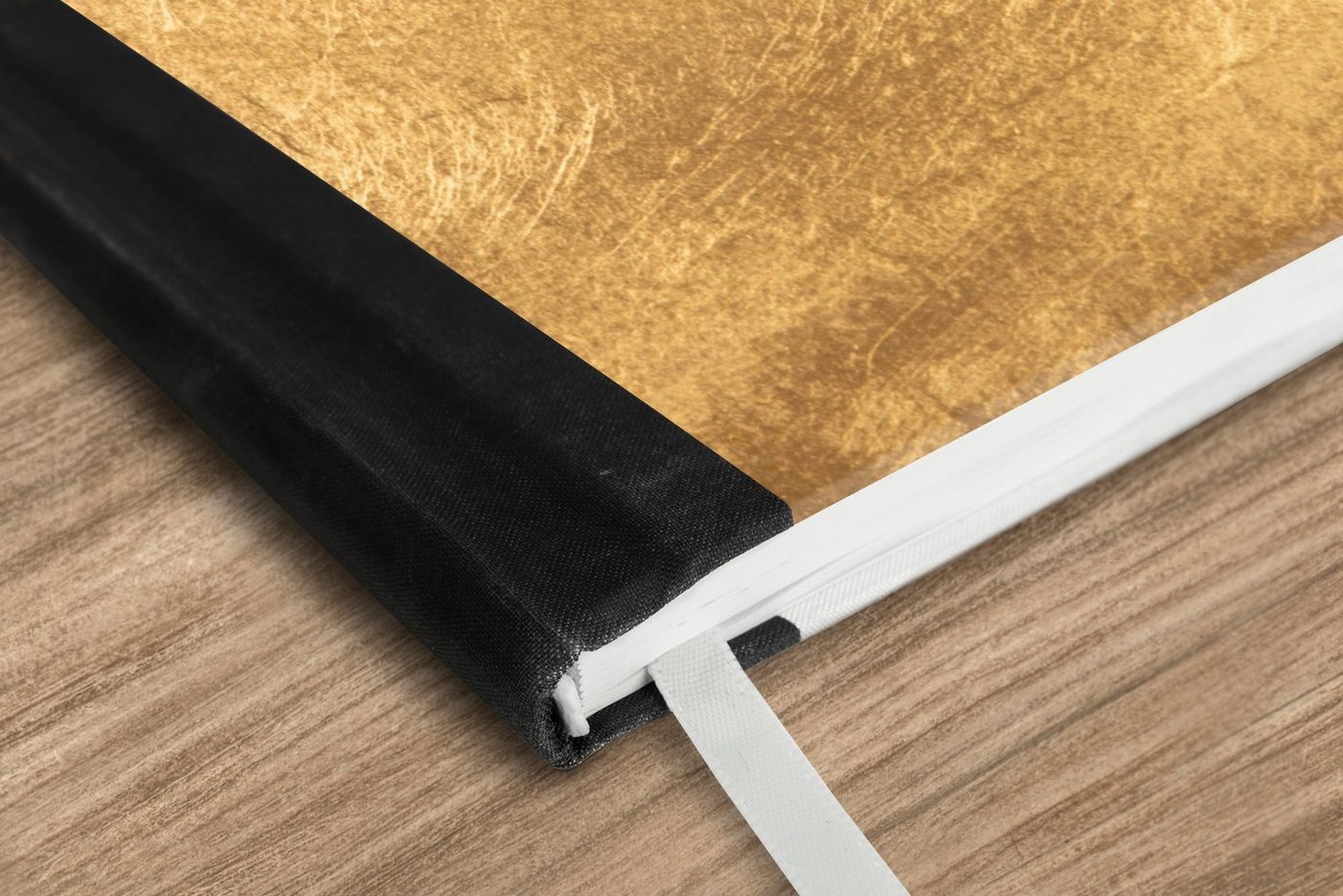 Thumbnail - MuchoWow Notizbuch Licht fällt auf eine goldene Wand, Notebook, Notizblock a5, Tagebuch, Journal Liniert