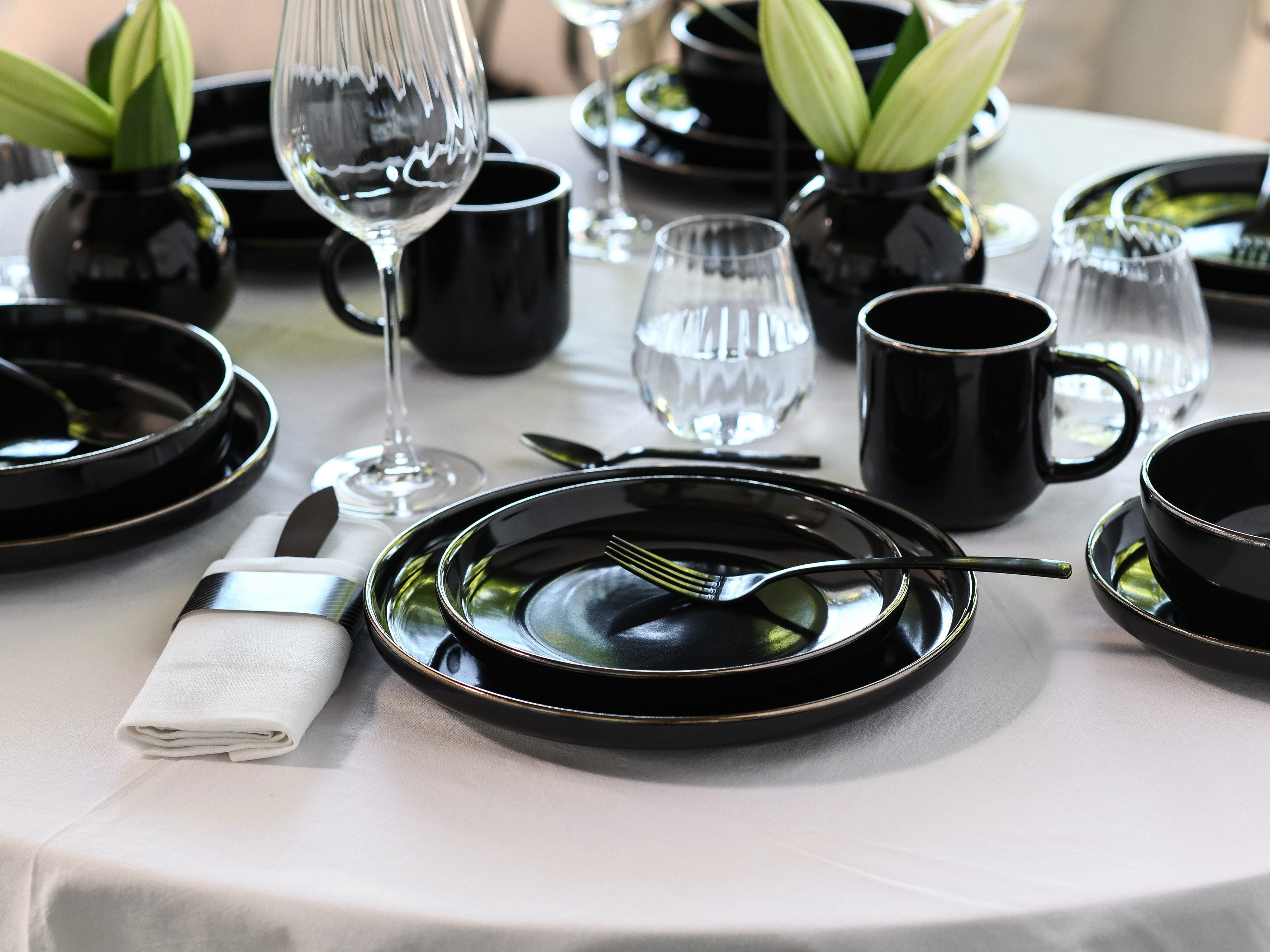 CreaTable Kombiservice Nordic Festive, Service 10-tlg. (10-tlg), 2 Personen, Steinzeug, Minimalistisches Design, Dezente goldene Akzente