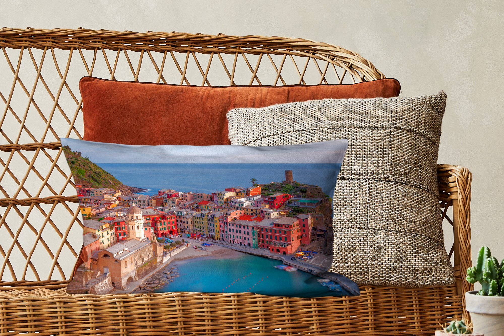 Blick Zierkissen, Dekoration, Füllung, Wohzimmer MuchoWow Cinque Häuser Terre, mit Dekokissen in Vernazza bunten auf von die Dekokissen Schlafzimmer