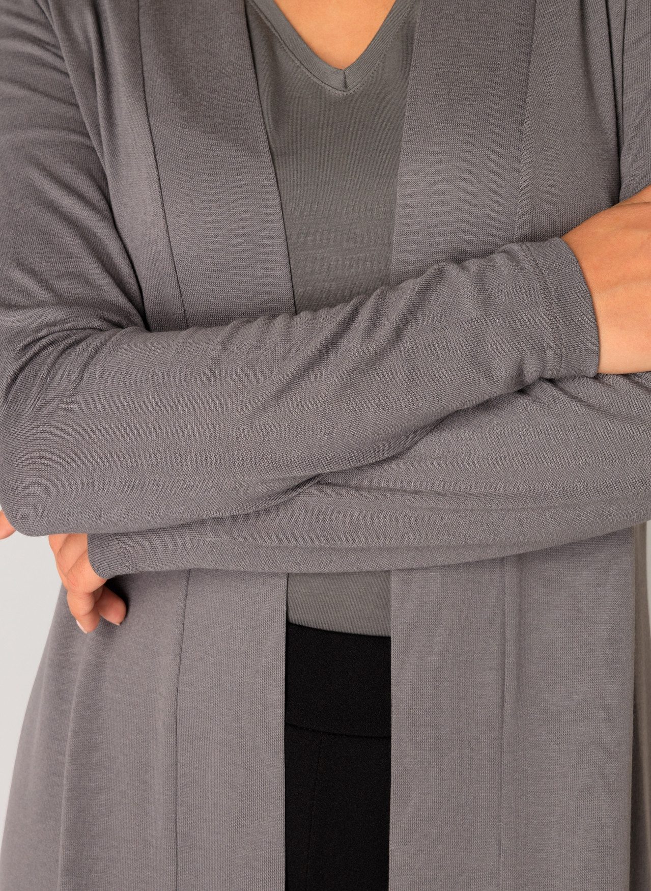 Base Level Strickjacke Yayla In elastischem Feinstrick