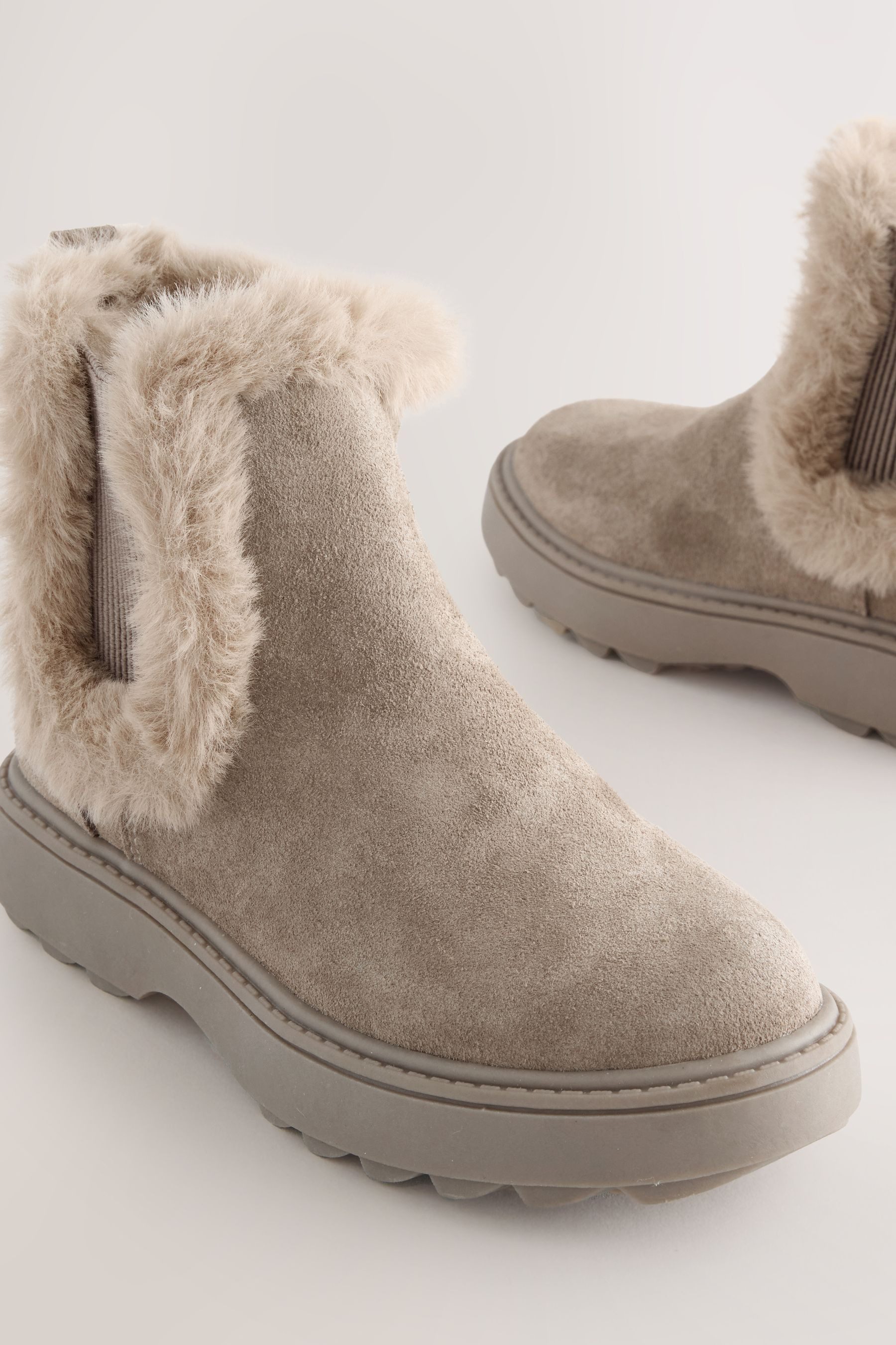 Next Warm gefütterte Chelsea-Boots Stiefel (1-tlg)