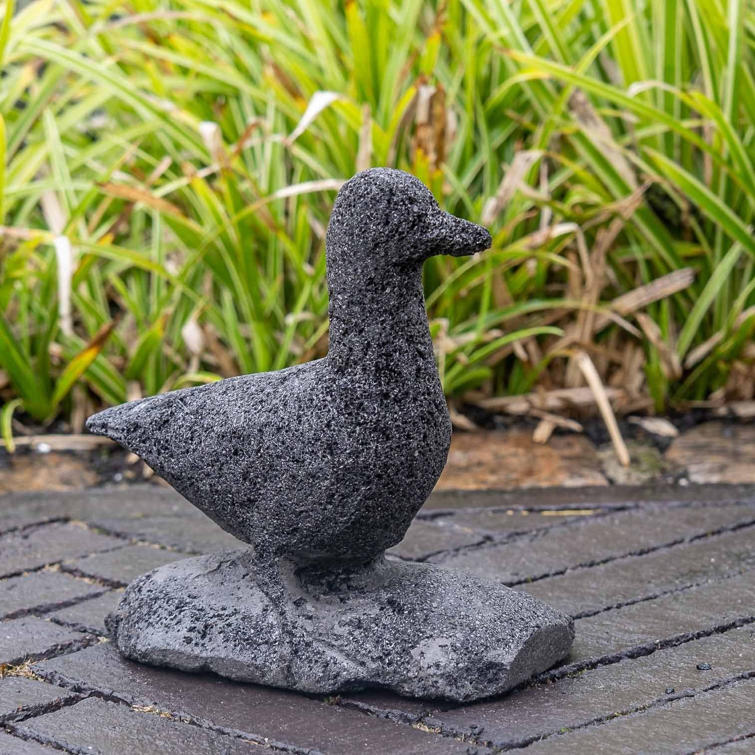 IDYL Gartenfigur IDYL Lavastein Figur Vogel, Lavastein– ein Naturprodukt – sehr robust – witterungsbeständig gegen Frost, Regen und UV-Strahlung. | Figuren