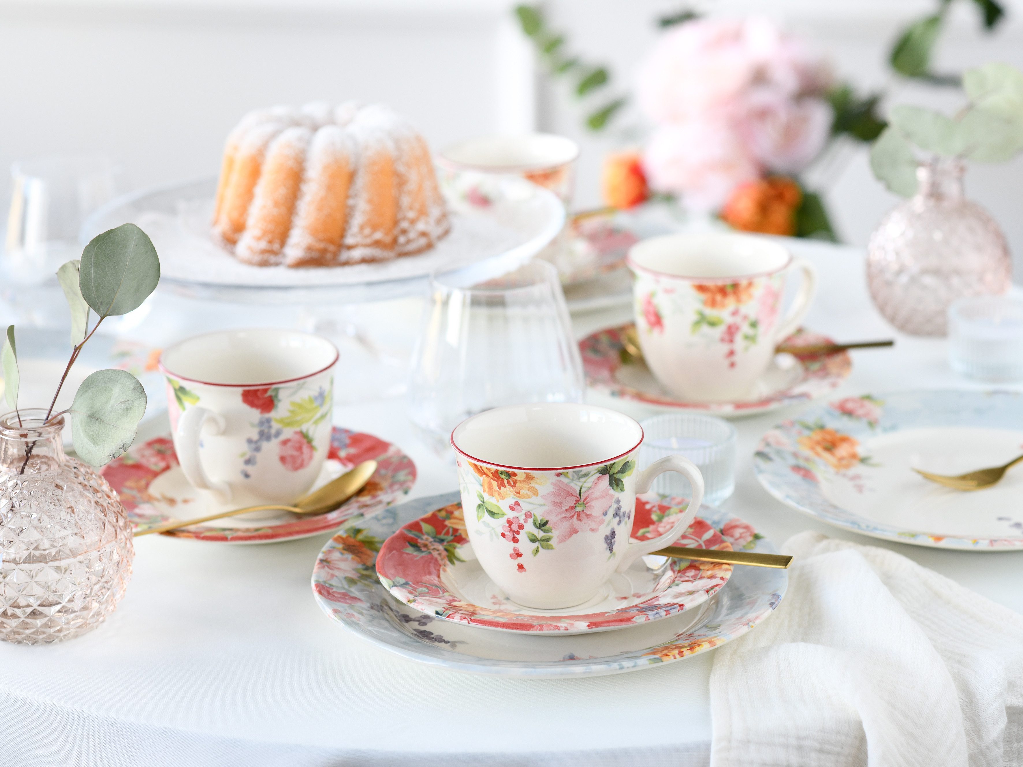 CreaTable Kaffeeservice Crimson Bunt, Service 18-tlg. (18-tlg), 6 Personen, Steingut, Blütendekor, Designklassiker