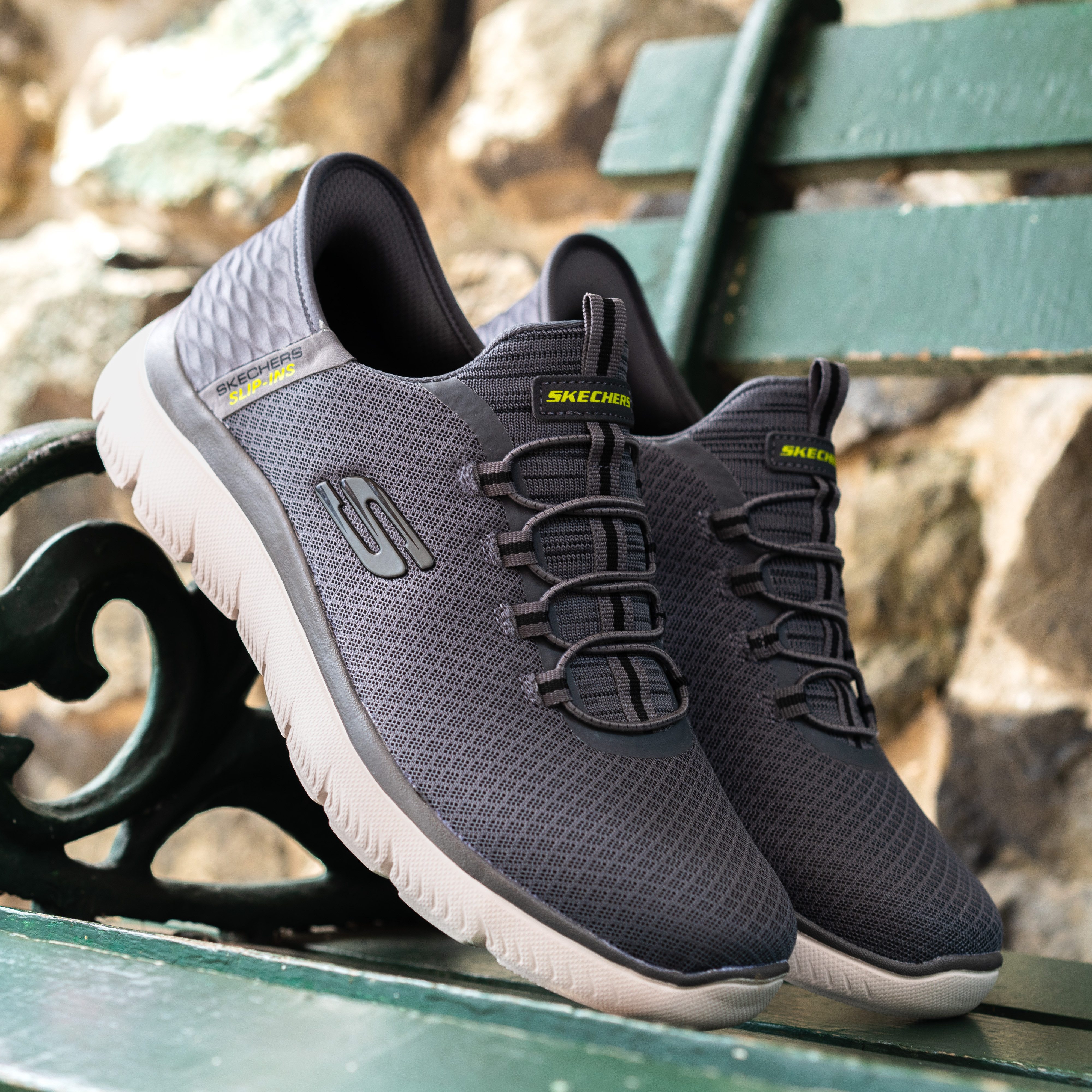 Skechers SUMMITS-HIGH RANGE Slip-On Sneaker, Freizeitschuh mit Slip Ins-Fersenpart für einen leichten Einstieg