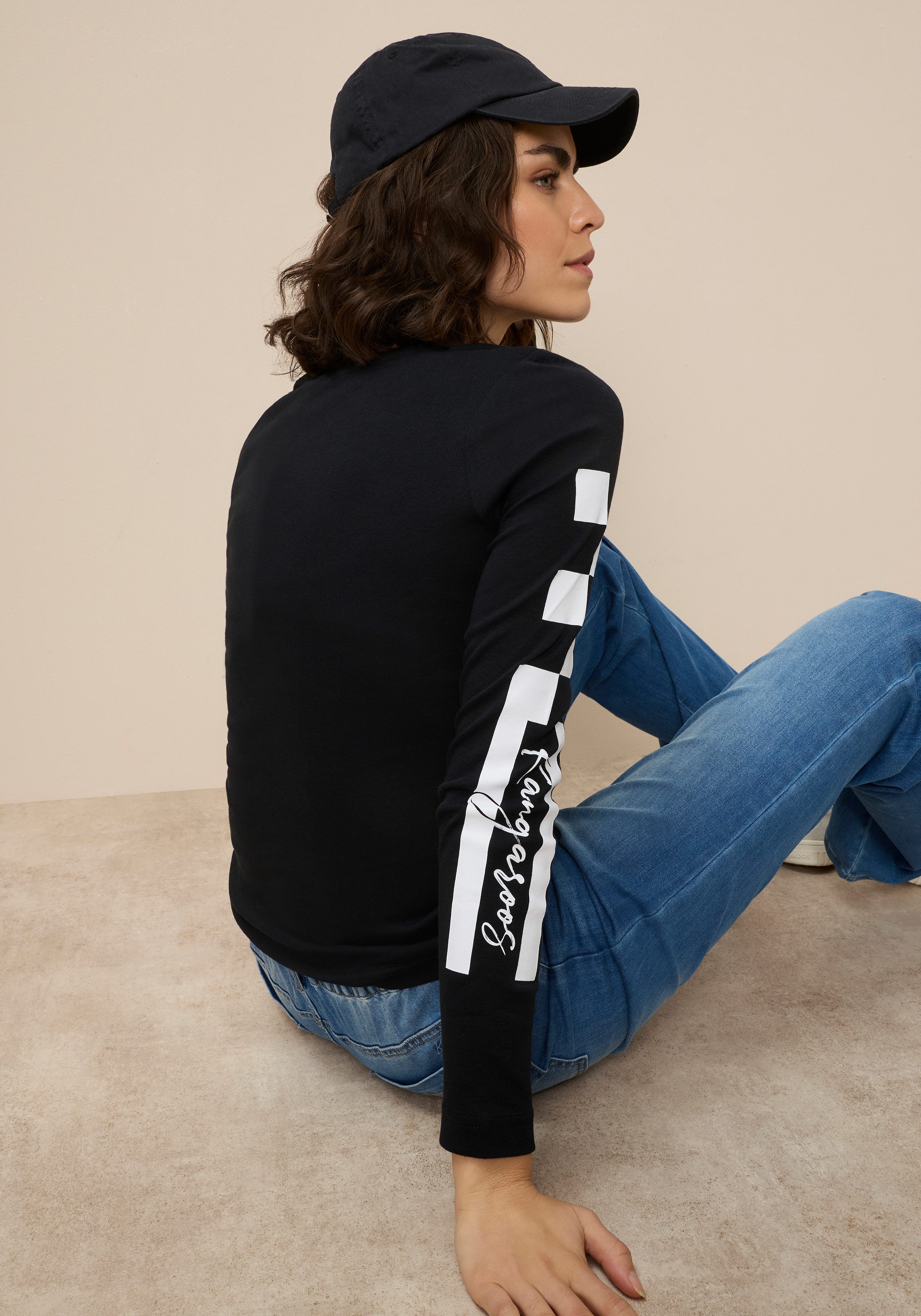 KangaROOS Langarmshirt Langarm, sehr figurbetonte Passform, aus Baumwolle