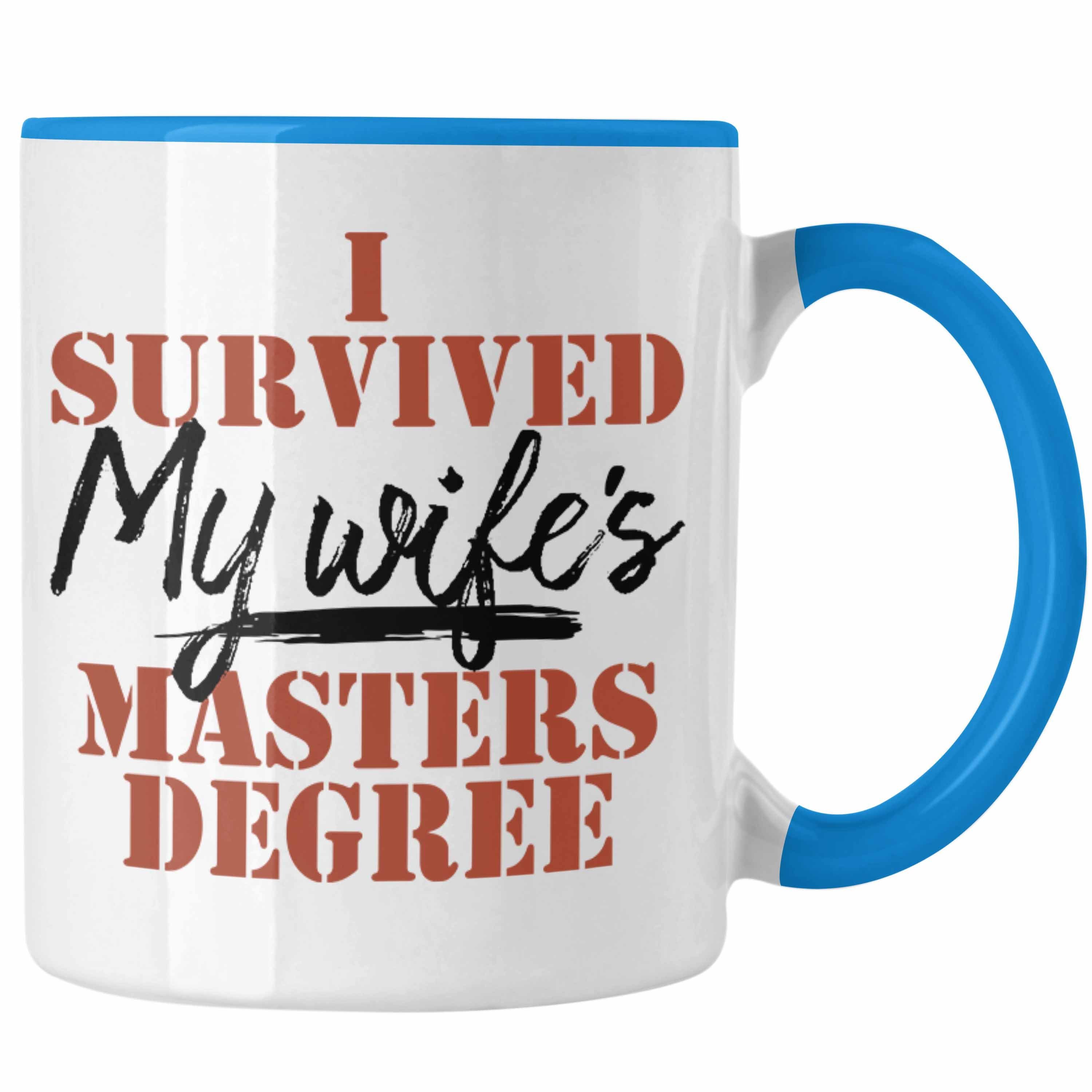 Trendation Tasse "I Survived My Wife's Master Degree" Tasse Masterabschlusses der Ehefr Blau