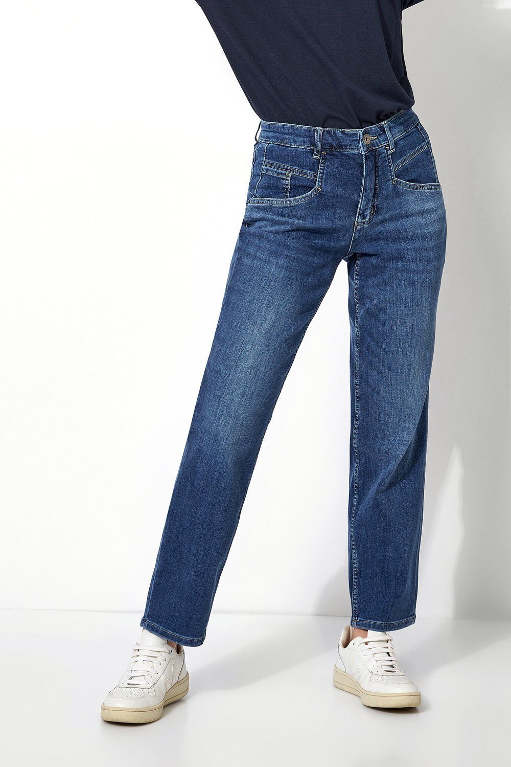 TONI Comfort-fit-Jeans Happy mit Oberschenkelweite mittelblau 554 - entspannter