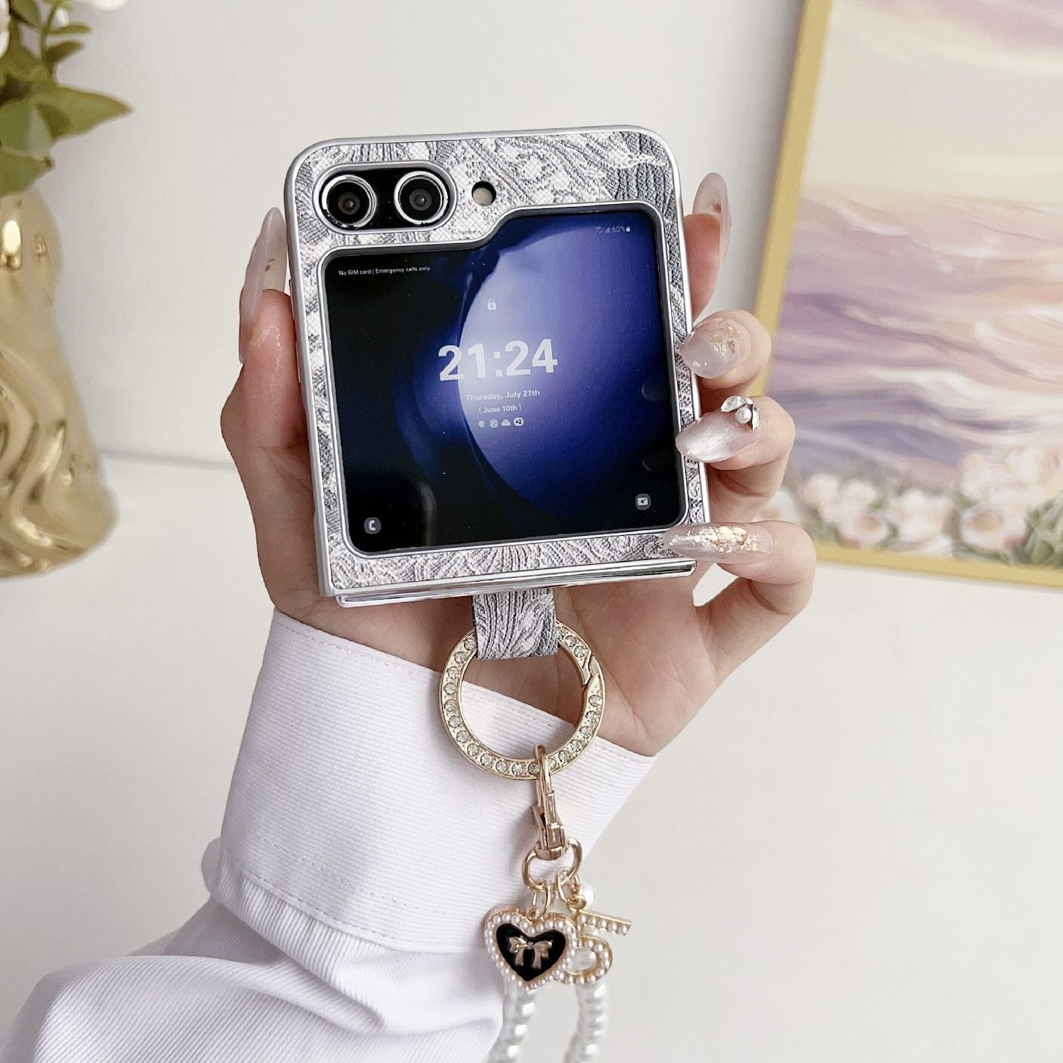 Wigento Handyhülle Für Samsung Galaxy Z Flip7 FE / Flip6 5G Stick Hülle Ringperlenkette