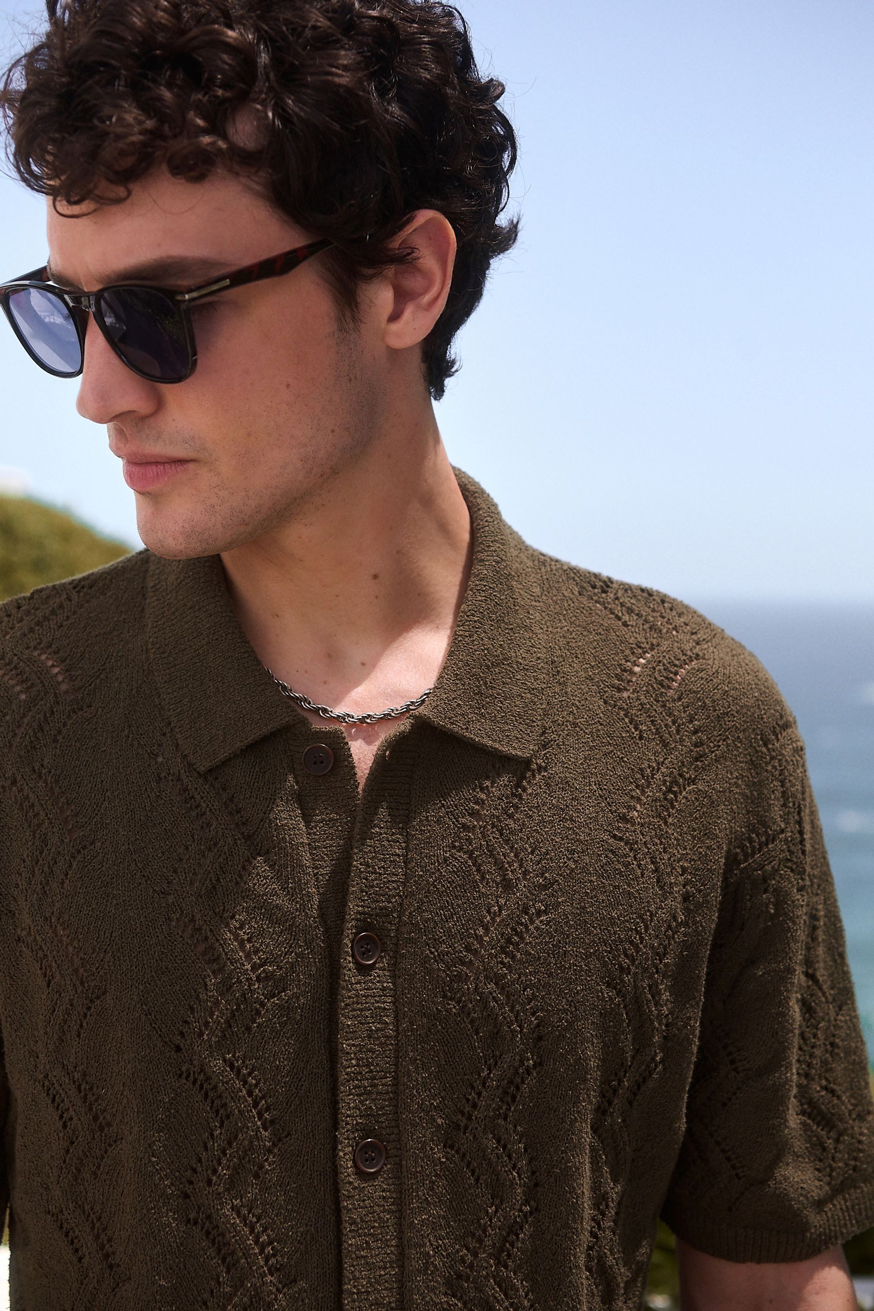 Next Poloshirt Relaxed Fit Kurzarm-Strickhemd mit Bouclémuster (1-tlg)