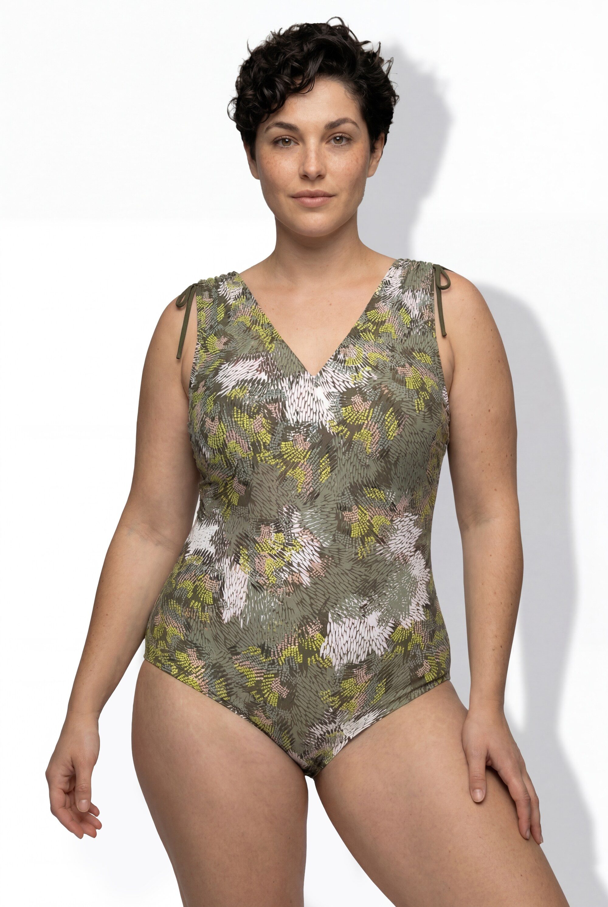 Ulla Popken Badeanzug Badeanzug Dschungel Softcups Zierspange recycelt
