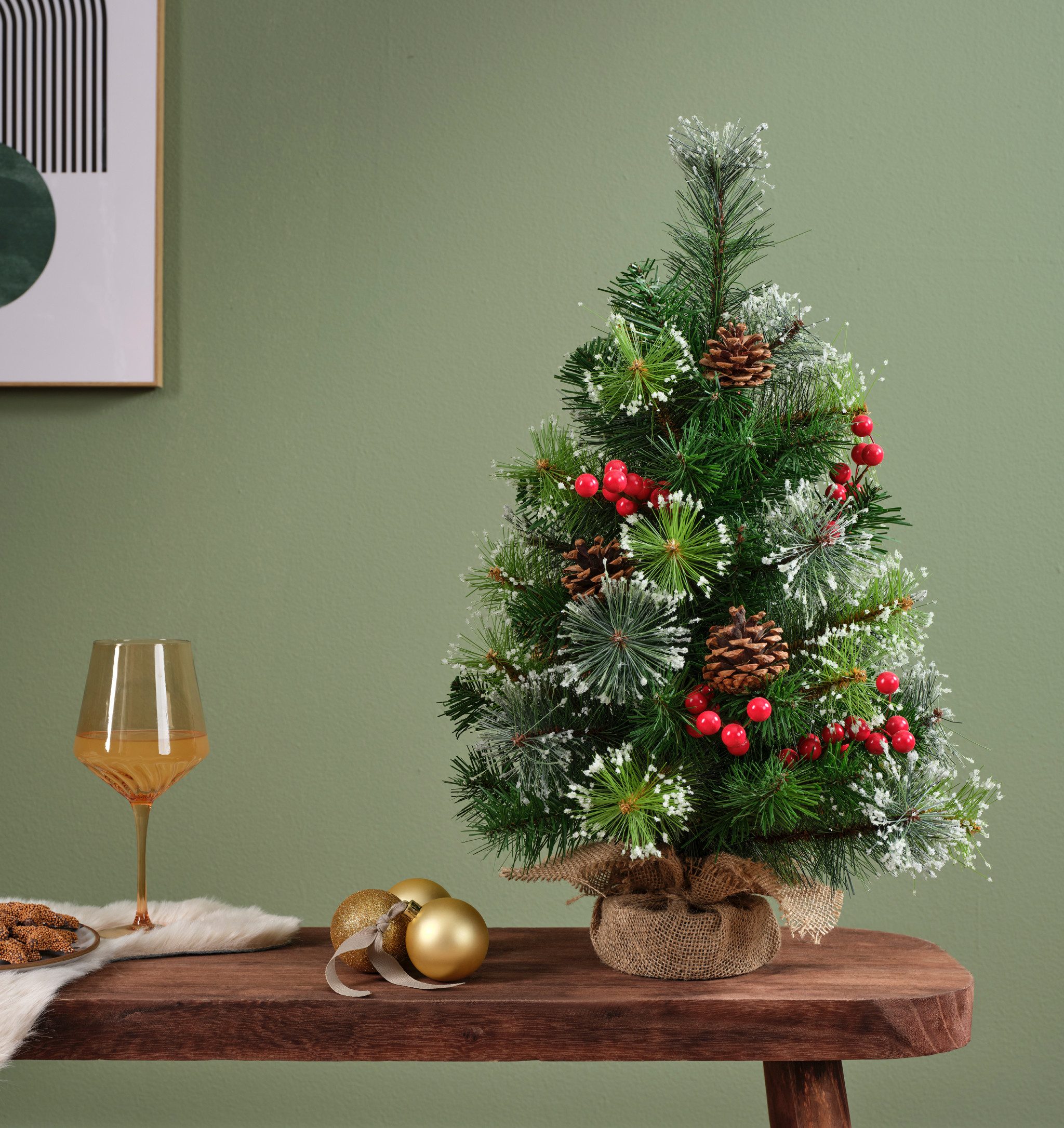 Kaemingk Künstlicher Weihnachtsbaum, Tannenbaum künstlich mit Beeren und Zapfen im Jutesack 60cm - Grün