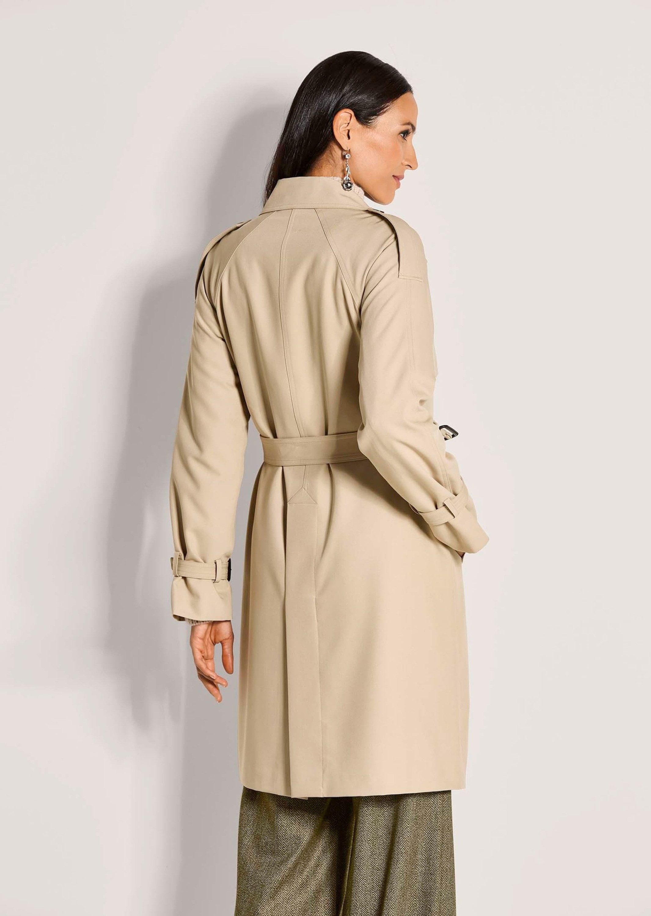 MADELEINE Trenchcoat Eleganter gefütterter Zweireiher Trenchcoat in Longform mit Reverskragen und stilvollen Hornknöpfen