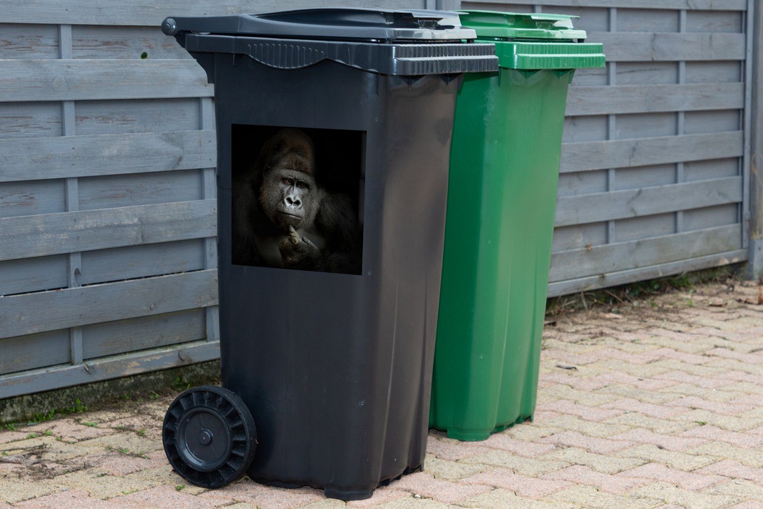MuchoWow Wandsticker Gorilla - Affe (1 Mülleimer-aufkleber, Tiere St), weiß Schwarz Container, Abfalbehälter - Mülltonne, und Sticker, 