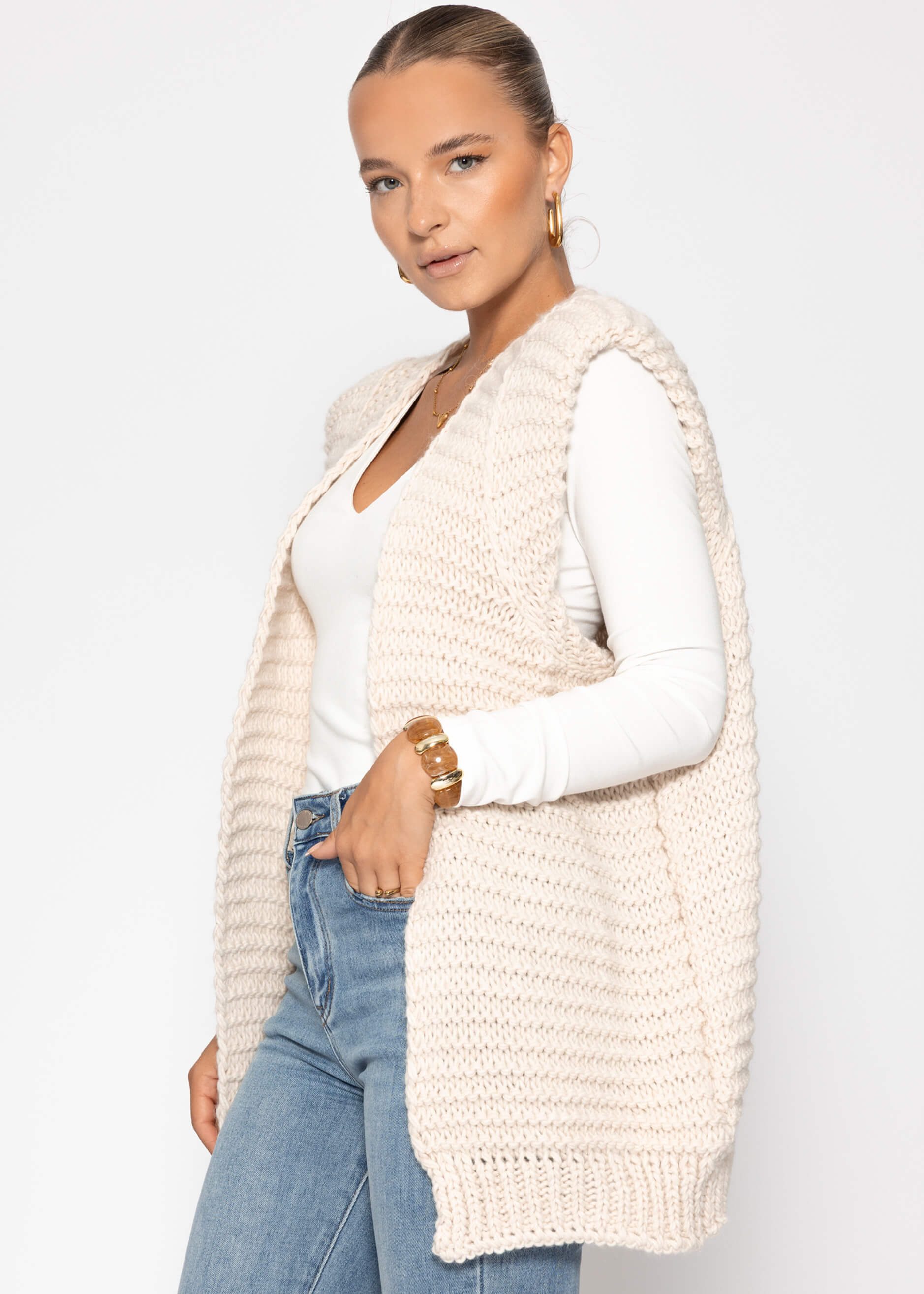 SASSYCLASSY Strickweste Lange ärmellose Strickweste für Damen Weste aus grobem Strick mit strukturierten Schultern Offwhite Schwarz – Bild 5 von 5