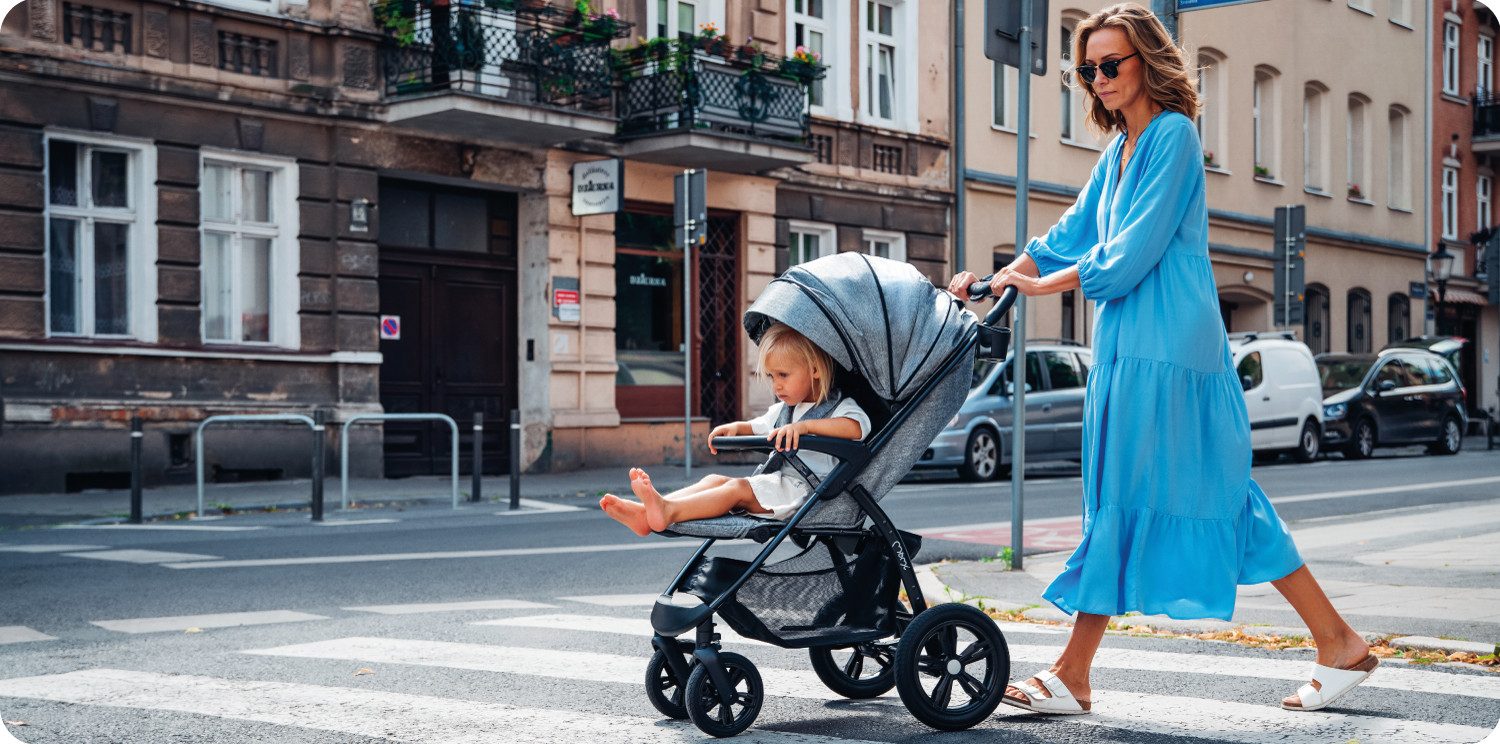 MoMi Kinder-Buggy Miya, (Kinderwagen-Set), Einhand-Faltsystem, große EVA-Räder & XXL-Verdeck