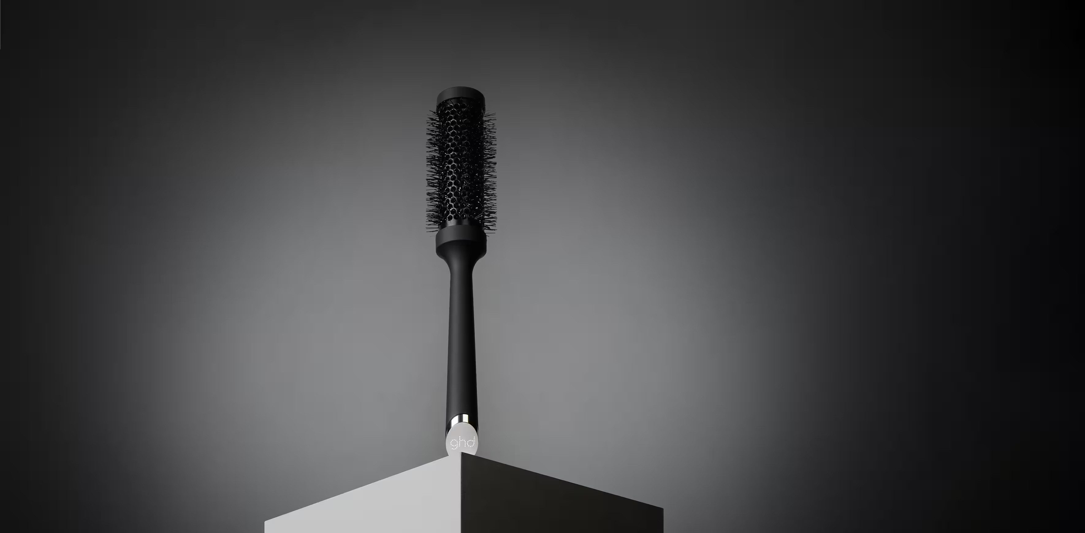 GHD Stylingbürste Ghd The Blow Dryer - Rundbürste - 35 mm, 1-tlg., Ihr Keramikkörper speichert die Föhnwärme