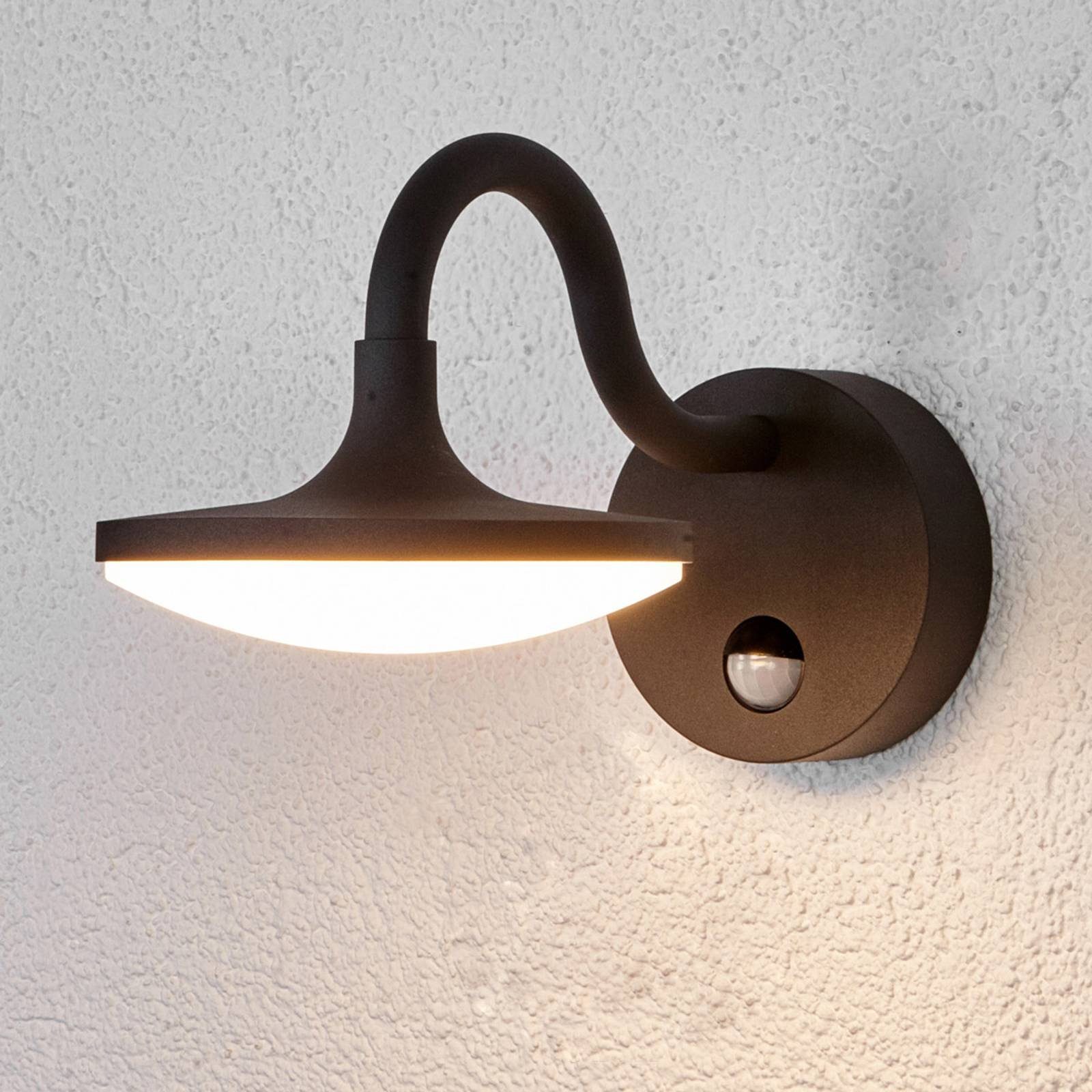 Lucande Außen-Wandleuchte Finny, 1 x 8,6 W LED, warmweiß