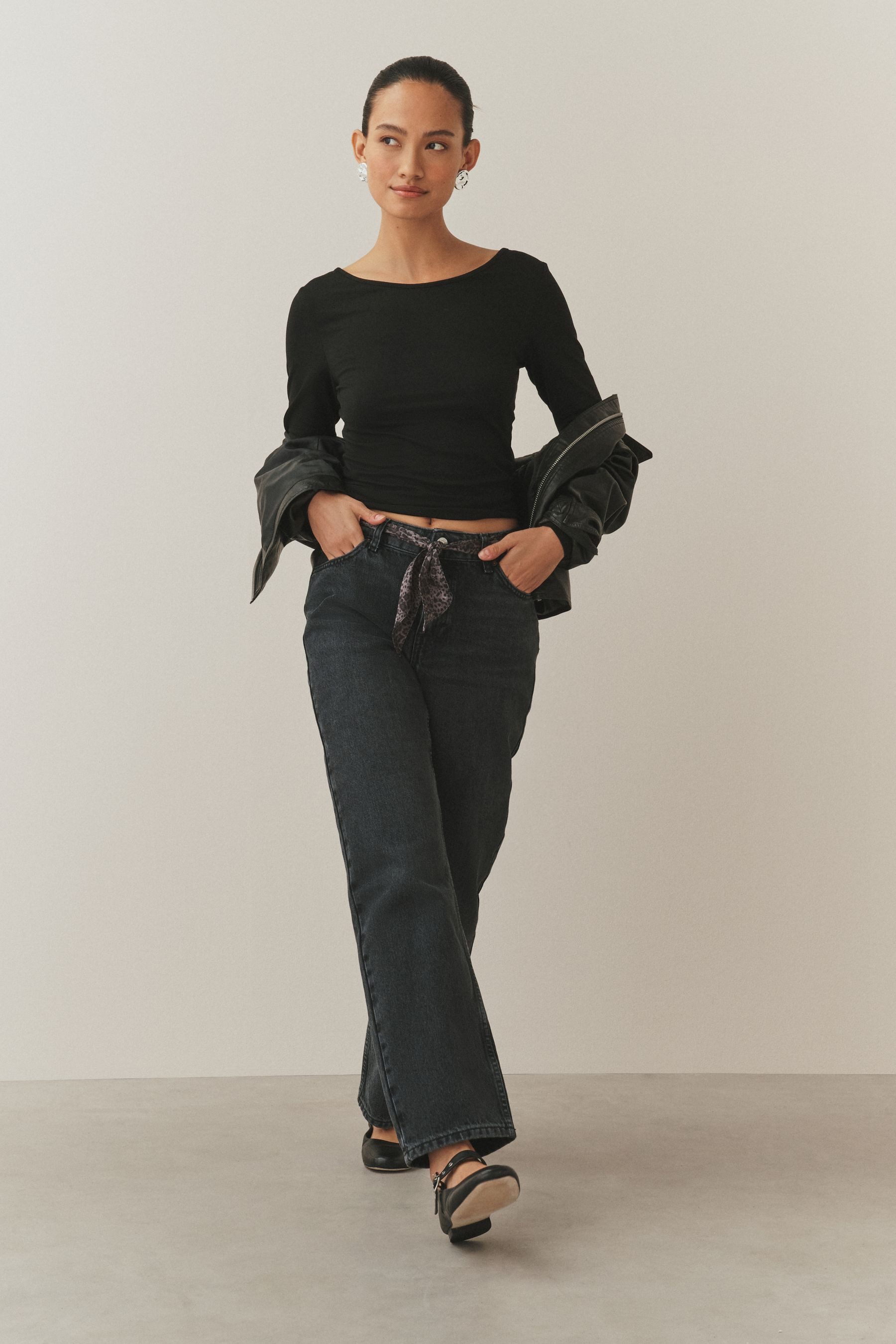 Next Gerade Jeans Knöchellange Straight Fit Jeans mit Schal (2-tlg)