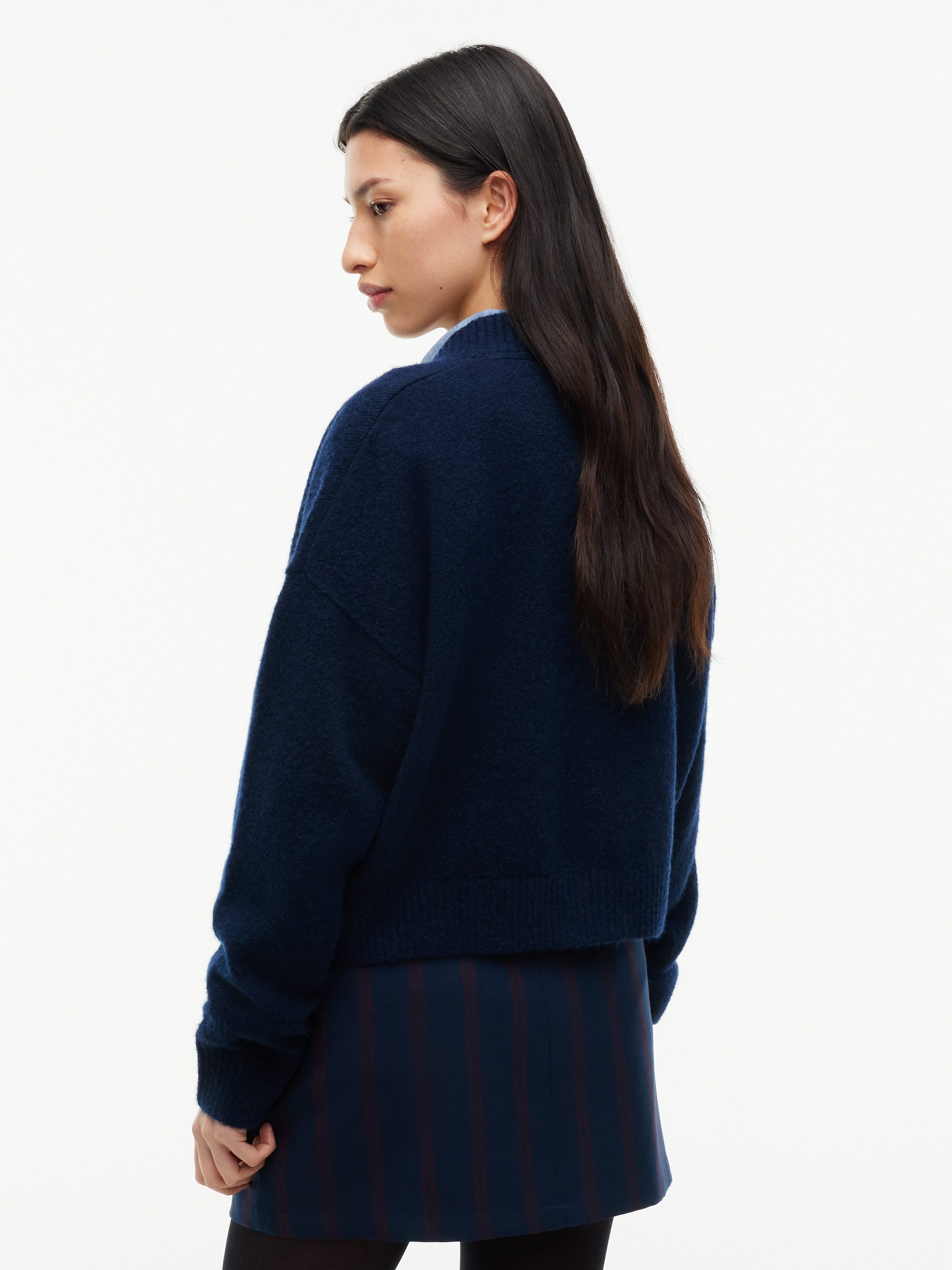 Tommy Jeans Strickjacke TJW FLUFFY BADGE CARDIGAN EXT Materialmix mit Alpaka – Bild 3 von 5