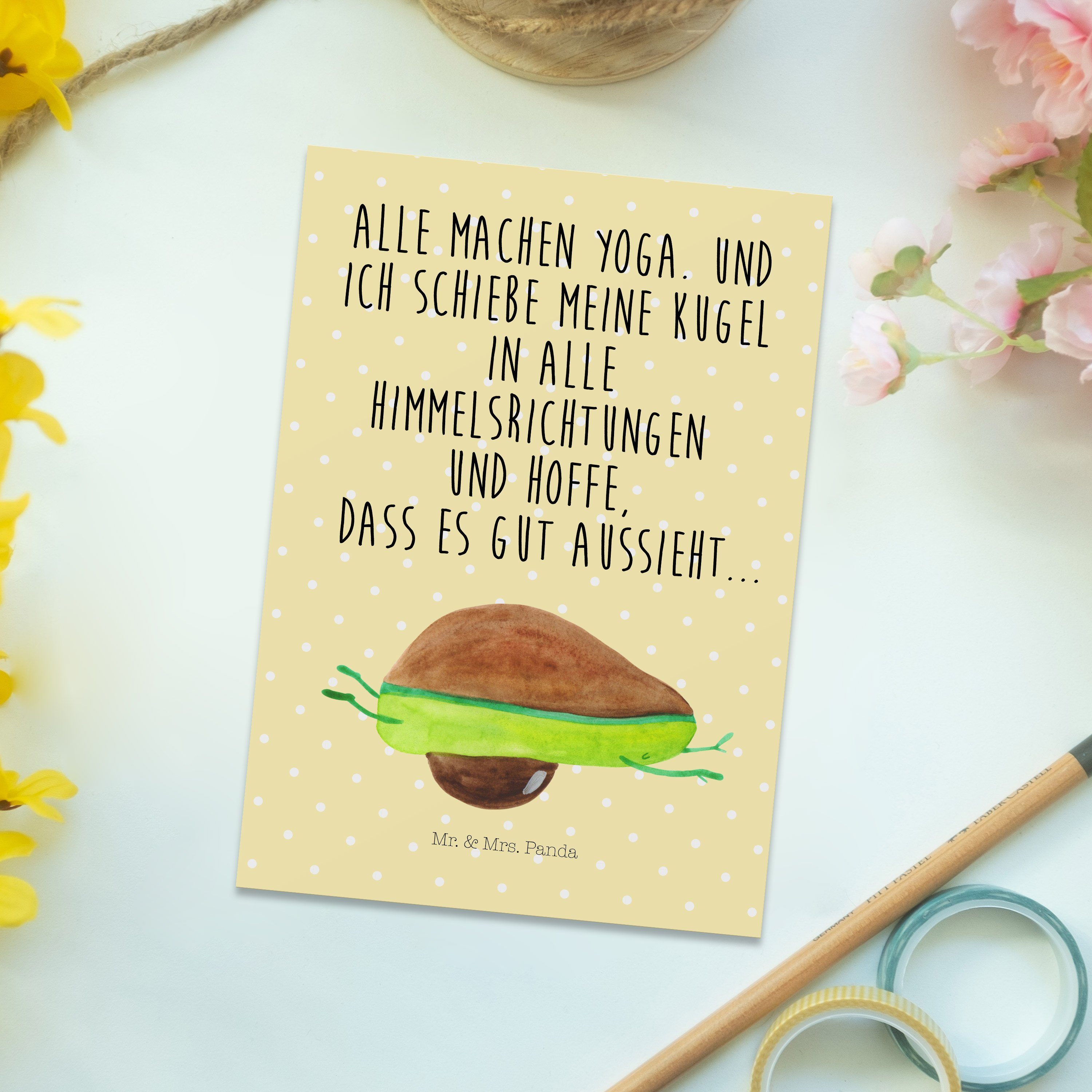 & Geschenk, - Gelb Mr. Avocado Einladung, Postkarte - Mrs. Panda Geburtstagskarte Yoga Pastell