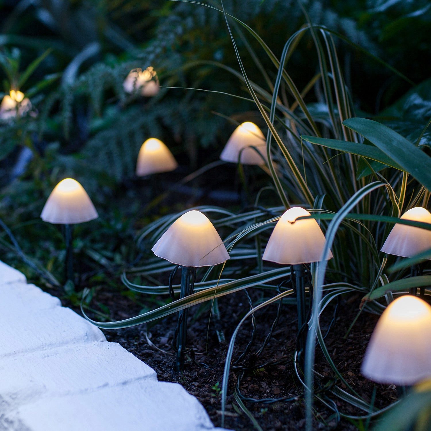 Lights4fun LED Gartenleuchte 12er Set Solar Stableuchten Pilze