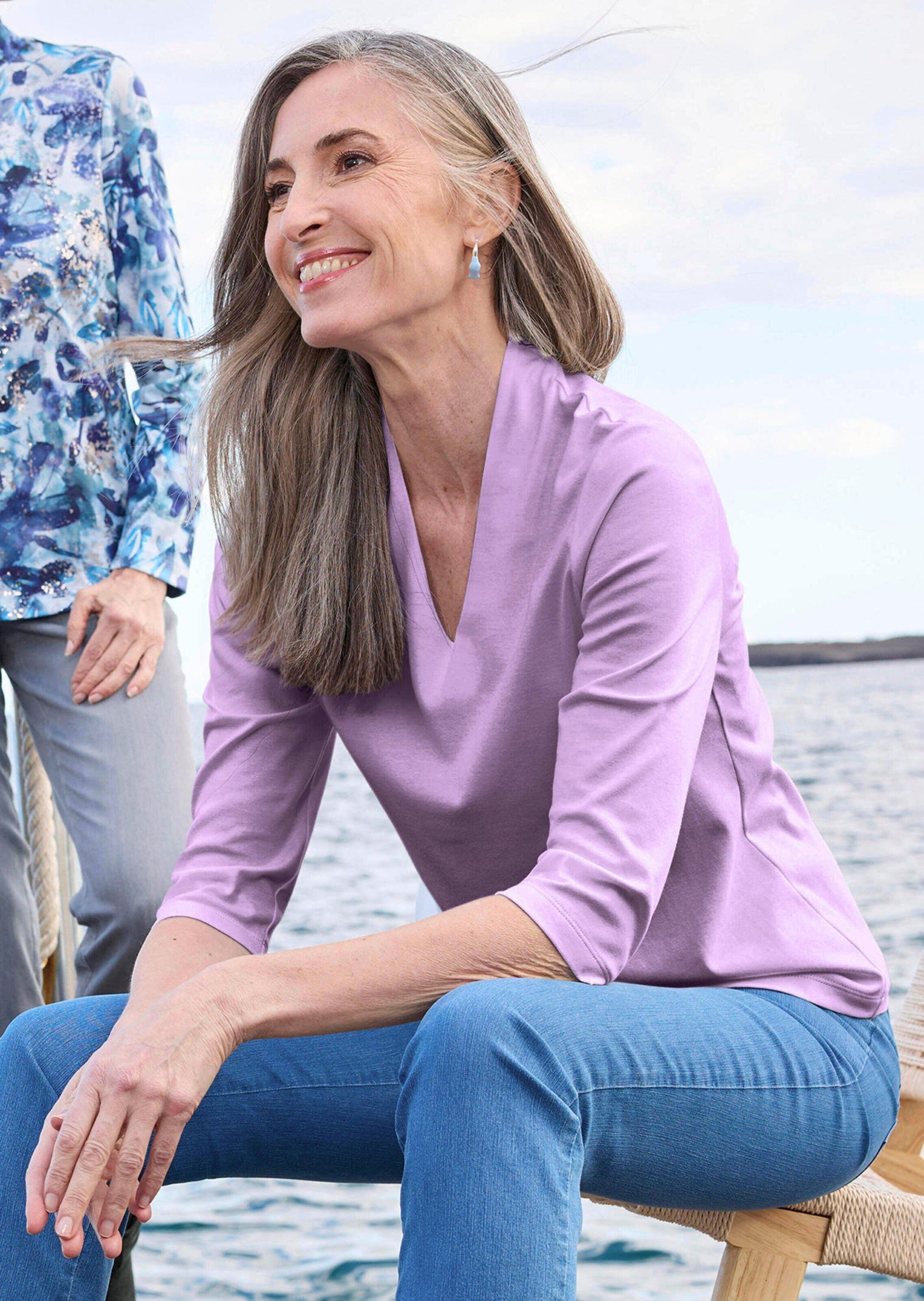 GOLDNER Print-Shirt Elegantes Basic-Shirt mit V-Ausschnitt Zeitloses Halbarmshirt mit schmeichelndem Ausschnitt, reine Baumwolle
