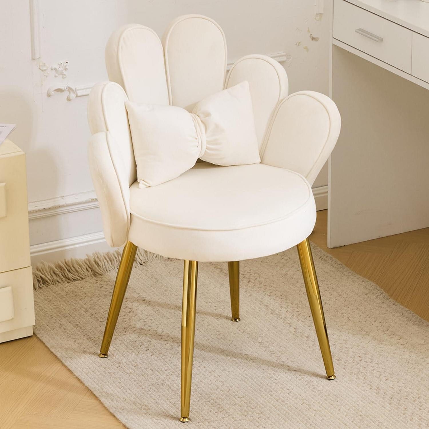 LuxusKollektion Loungesessel Sessel Wohnzimmer Armlehnensessel Samtbezug Weiß Petal Rückenlehne
