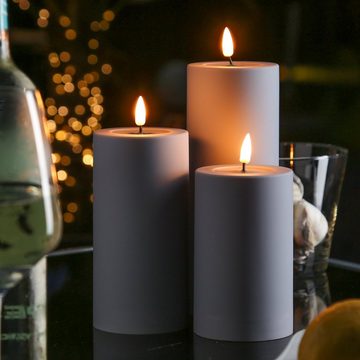 Deluxe Homeart LED-Kerze MIA Deluxe für Außen 3D Flamme flackernd H: 20cm D: 7,5cm outdoor grau (1-tlg)
