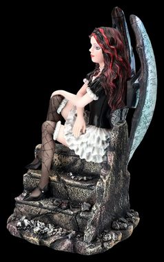 Figuren Shop GmbH Dekofigur Elfen Figur - Dark Mira sitzt auf Treppe - Fantasy Gothic Dekofigur
