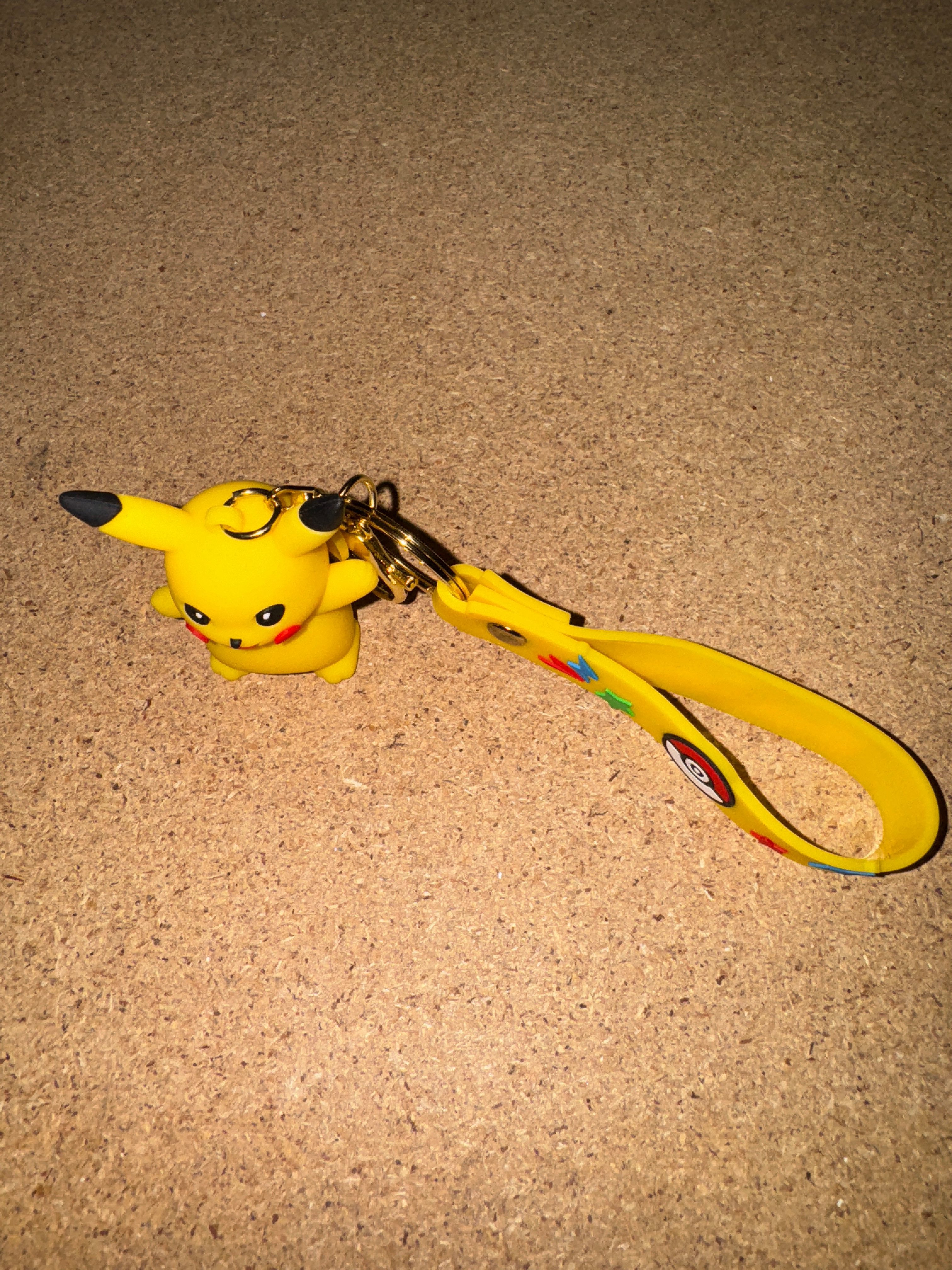 Stelby Schlüsselanhänger Pokemon Pikachu Schlüsselanhänger 3D Gummi, Strapazierfähiges & flexibles Material für langlebige Nutzung – Bild 2 von 4