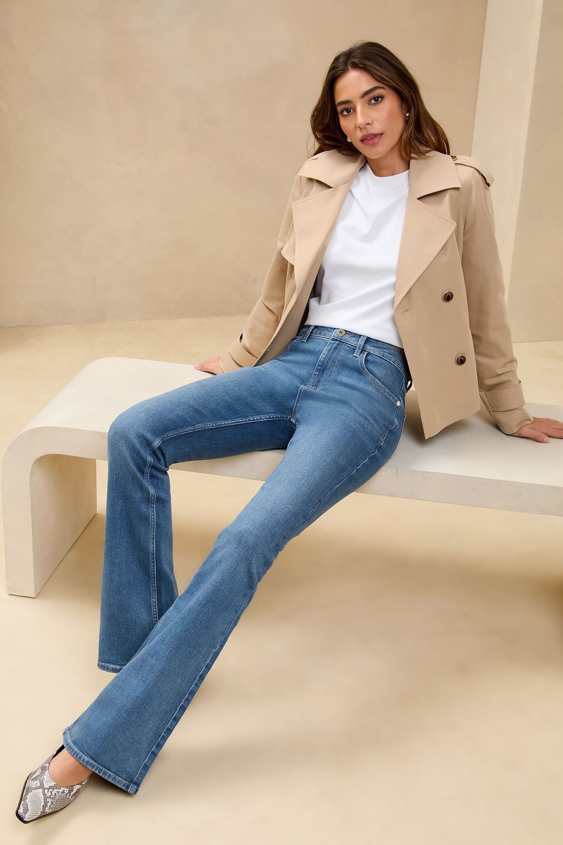 LIPSY Schlagjeans Ausgestellte Jeans mit mittlerem Bund, Regular (1-tlg)