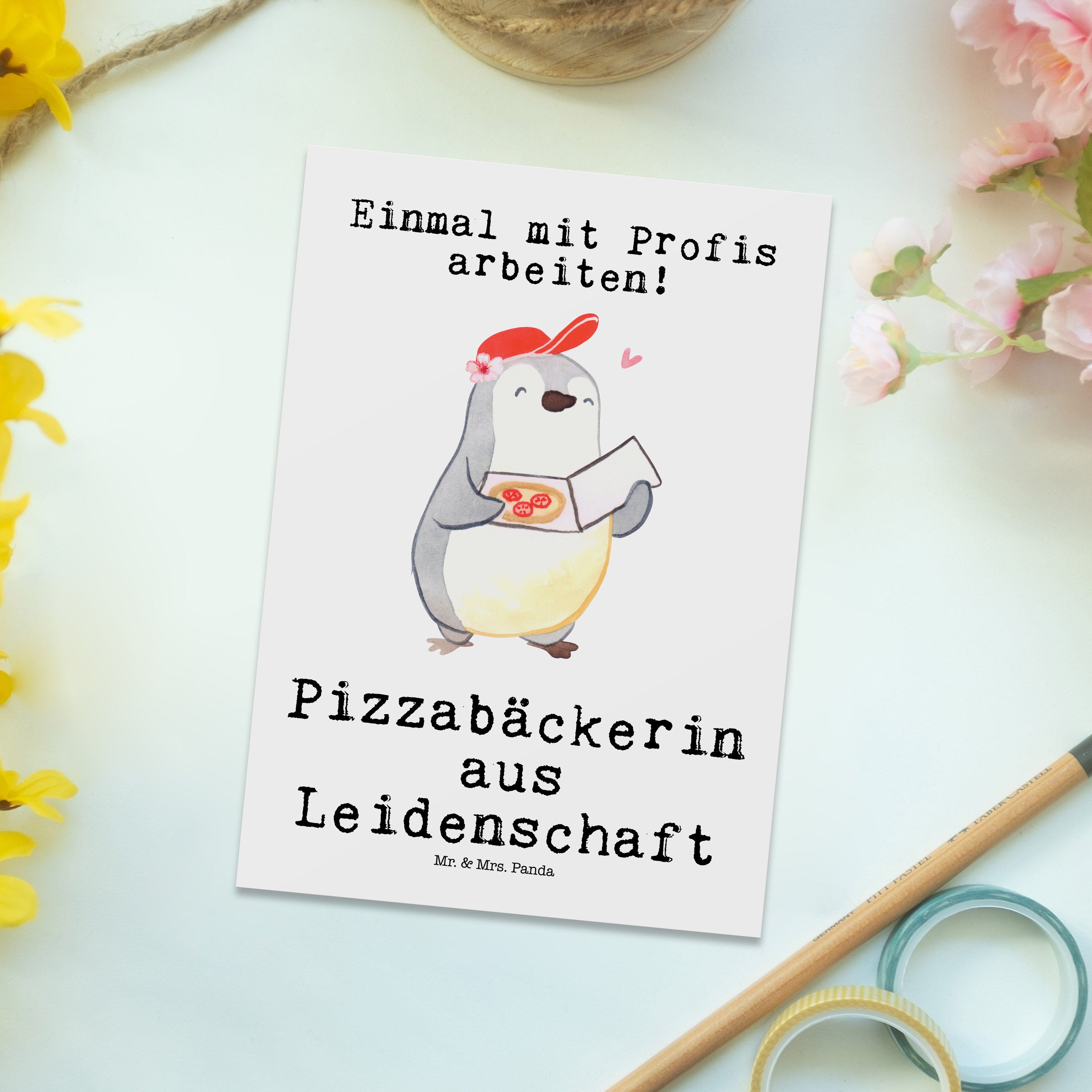 Mr. & Mrs. - Geschenk, aus Kollege, Panda Pizzabäckerin Postkarte - Leidenschaft Pizzabring Weiß