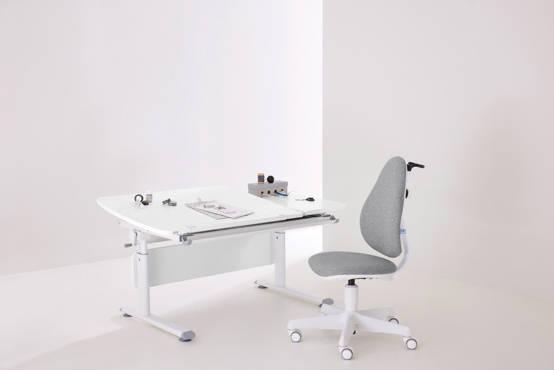 PAIDI Schreibtischstuhl JOOKI S aus pflegeleichtem Mikrofaser, ergonomisch mitwachsend, höhenverstellbarer Kinderstuhl, 360° Drehstuhl, 80 Kg Tragkraft