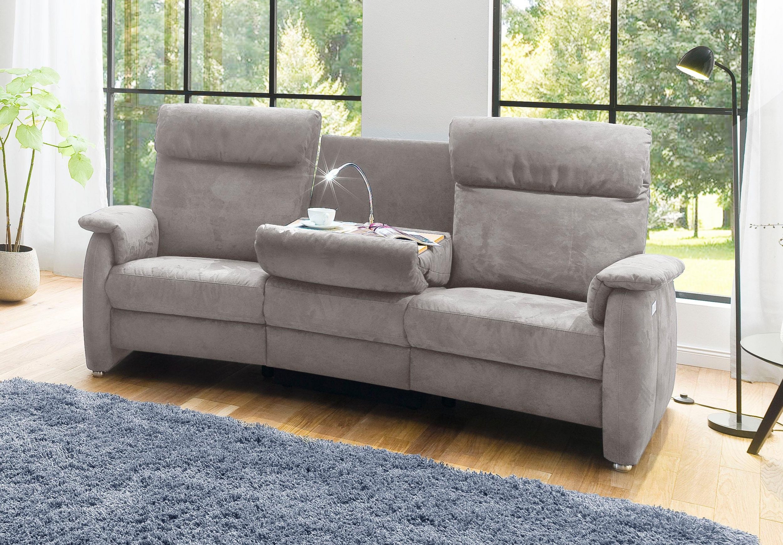 Sofa TURIN mit integrierter Tischablage DELAVITA - Einrichtungsvorschlag