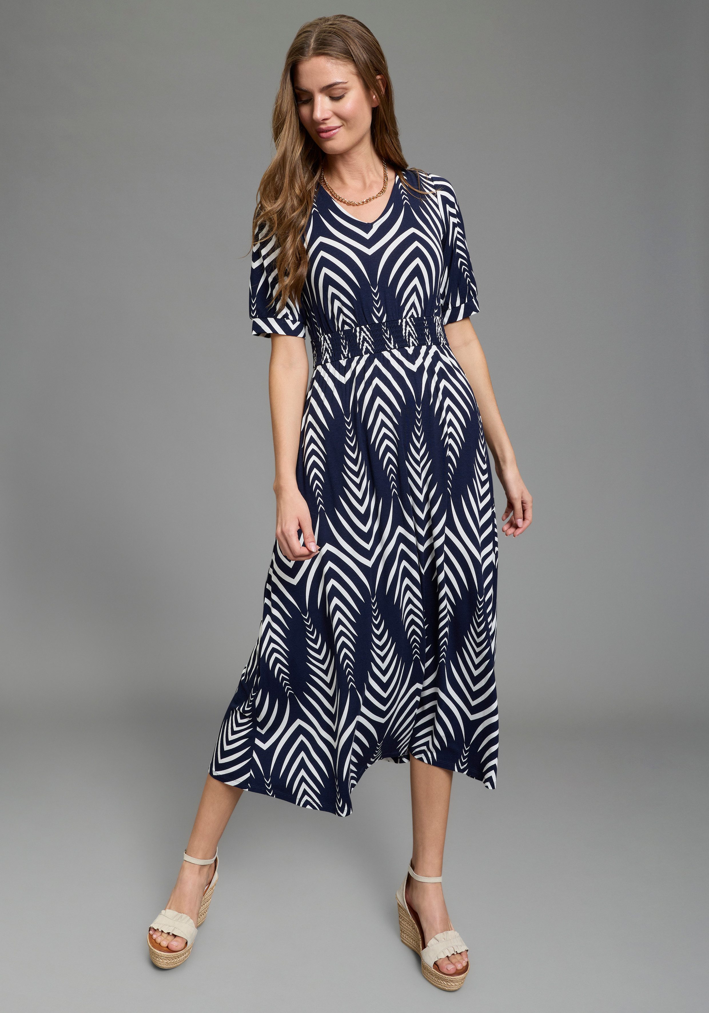 Laura Scott Midikleid mit Ikat-Muster und Smok-Einsatz