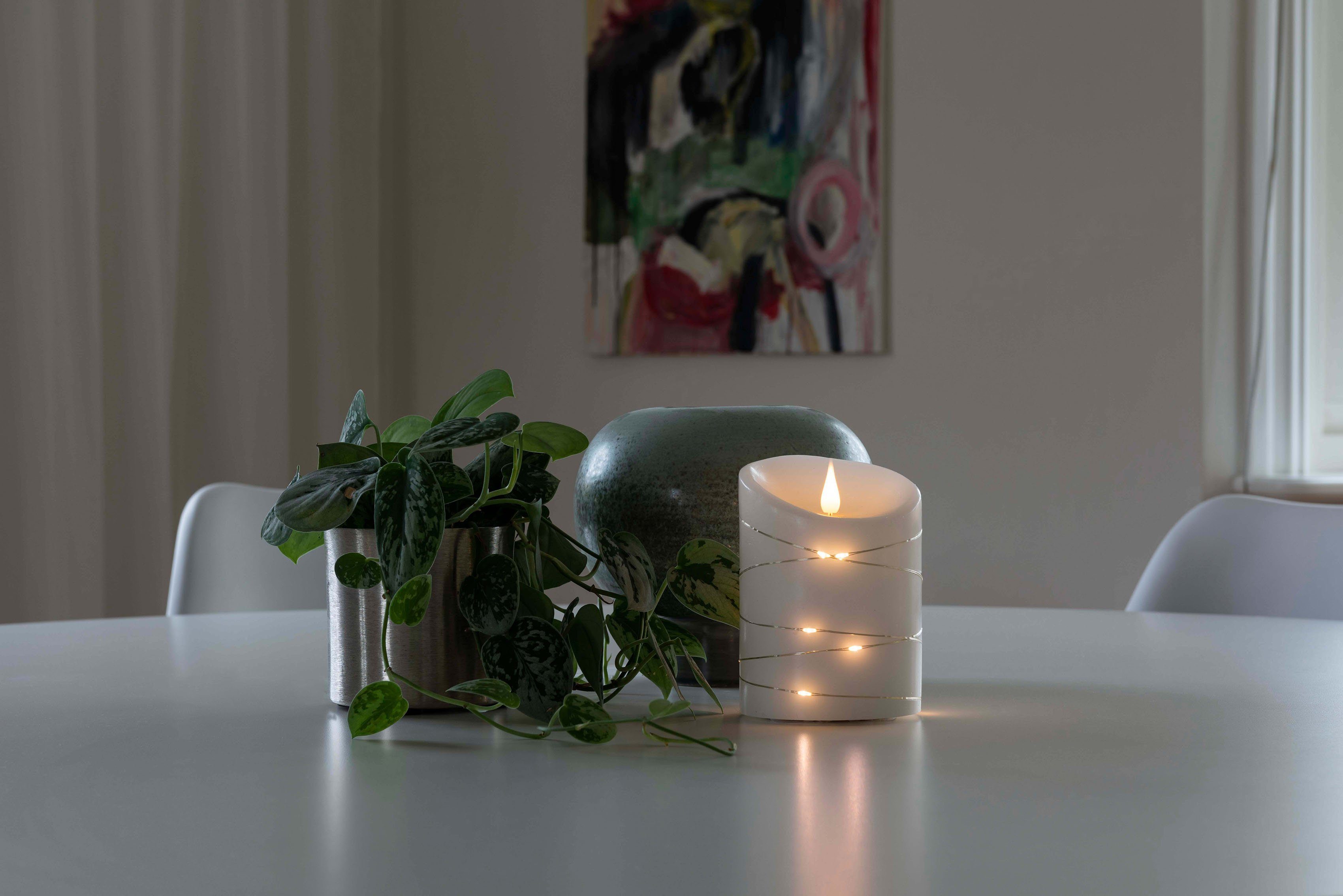KONSTSMIDE LED-Kerze Weihnachtsdeko (1-tlg), LED Echtwachskerze, weiß, mit 3D Flamme und silberfb. Draht umwickelt