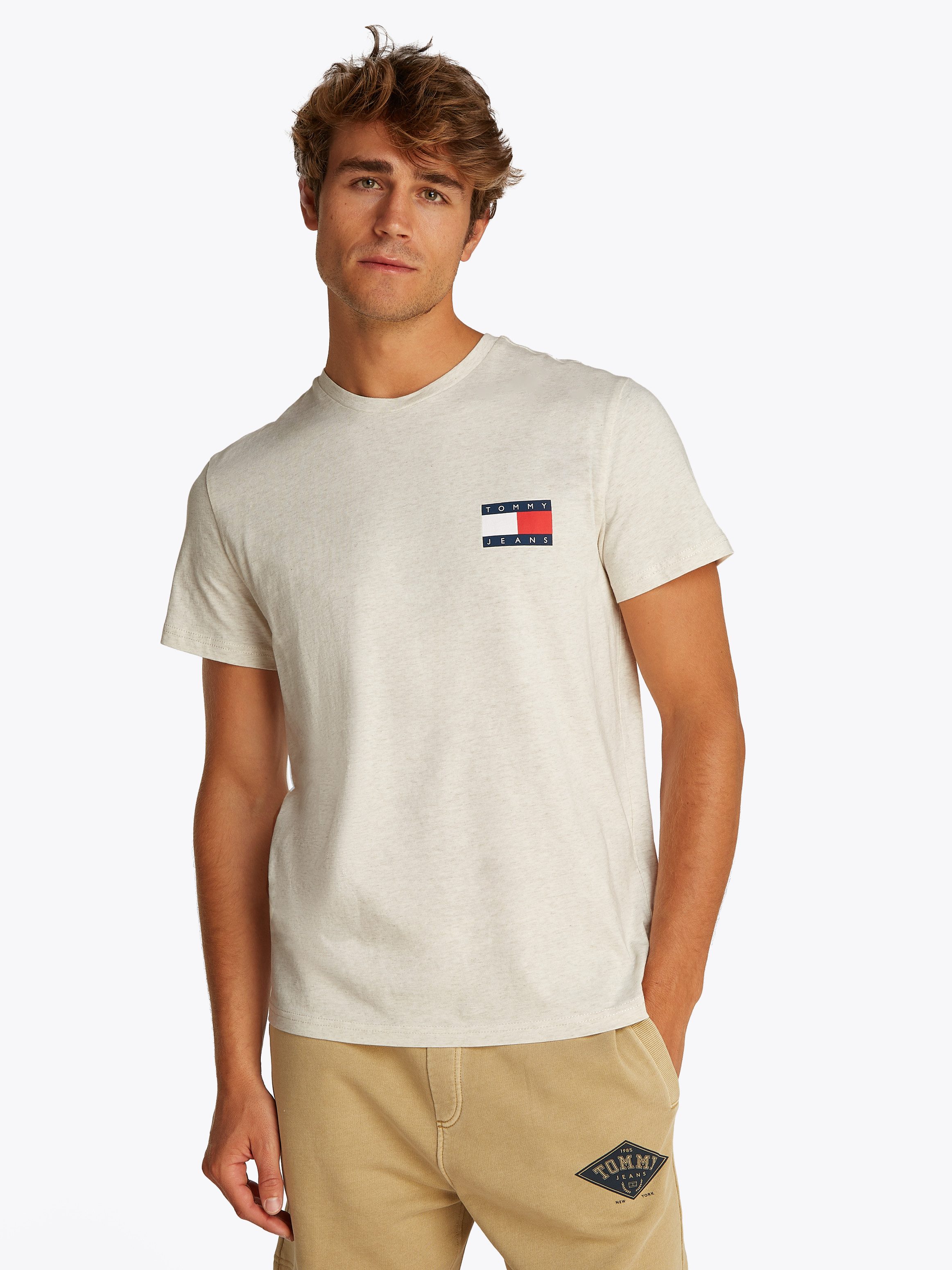 Tommy Jeans T-Shirt TJM SLIM ESSENTIAL FLAG TEE EXT Mit Rundhalsausschnitt