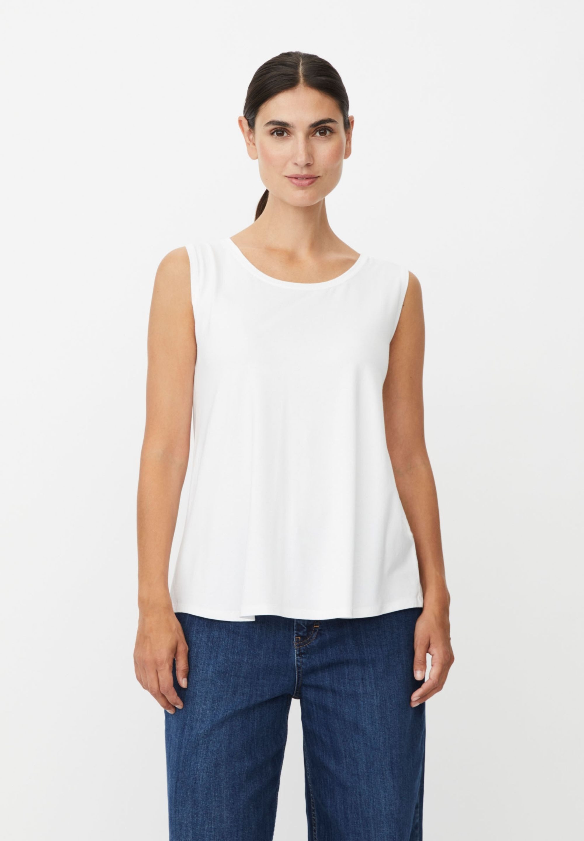 Masai Tanktop MaElisa Glatte Oberfläche, angenehmes Tragegefühl, puristischer Stil. € 39,00