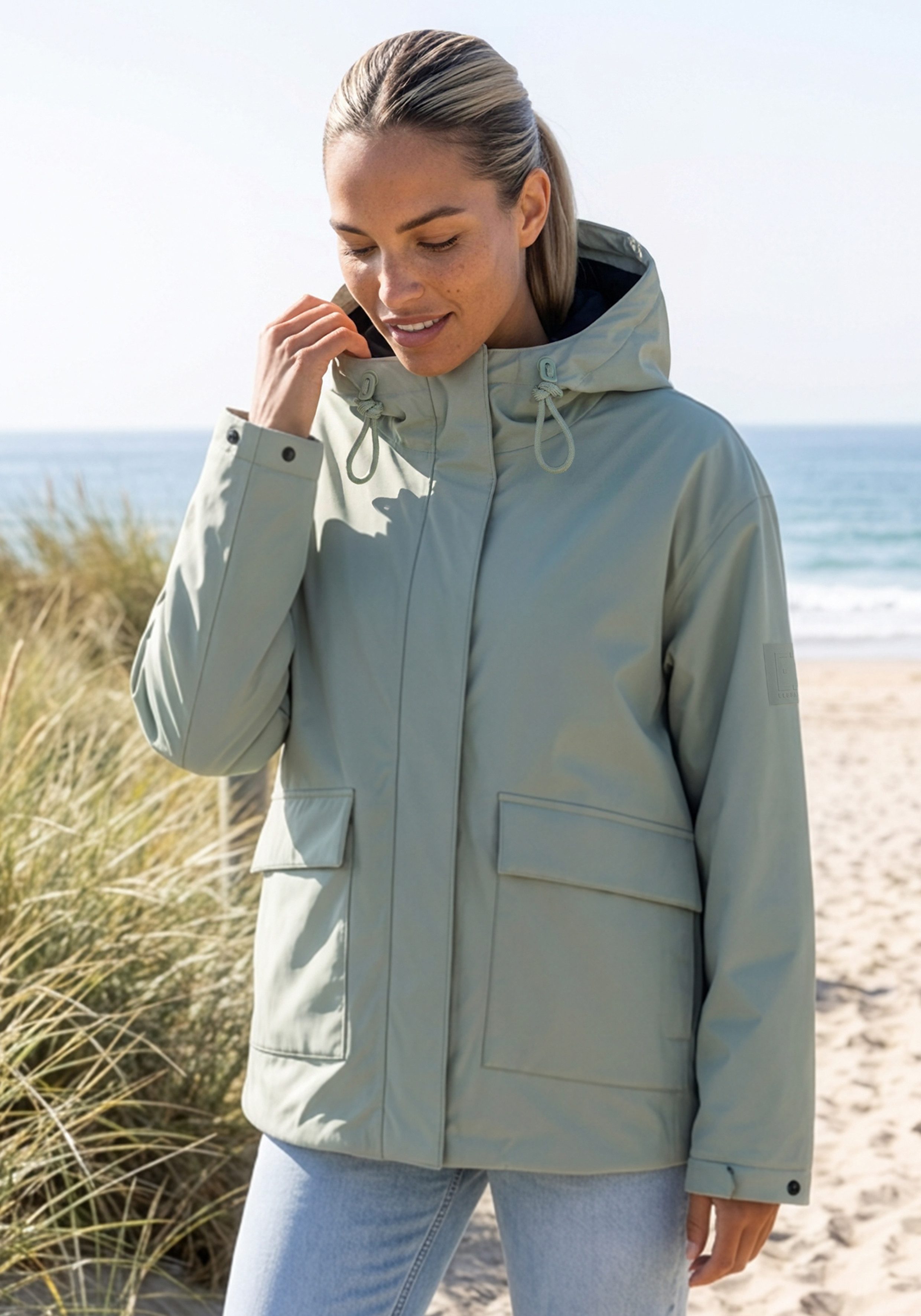 Elbsand Parka mit großem Logodruck auf der Rückseite