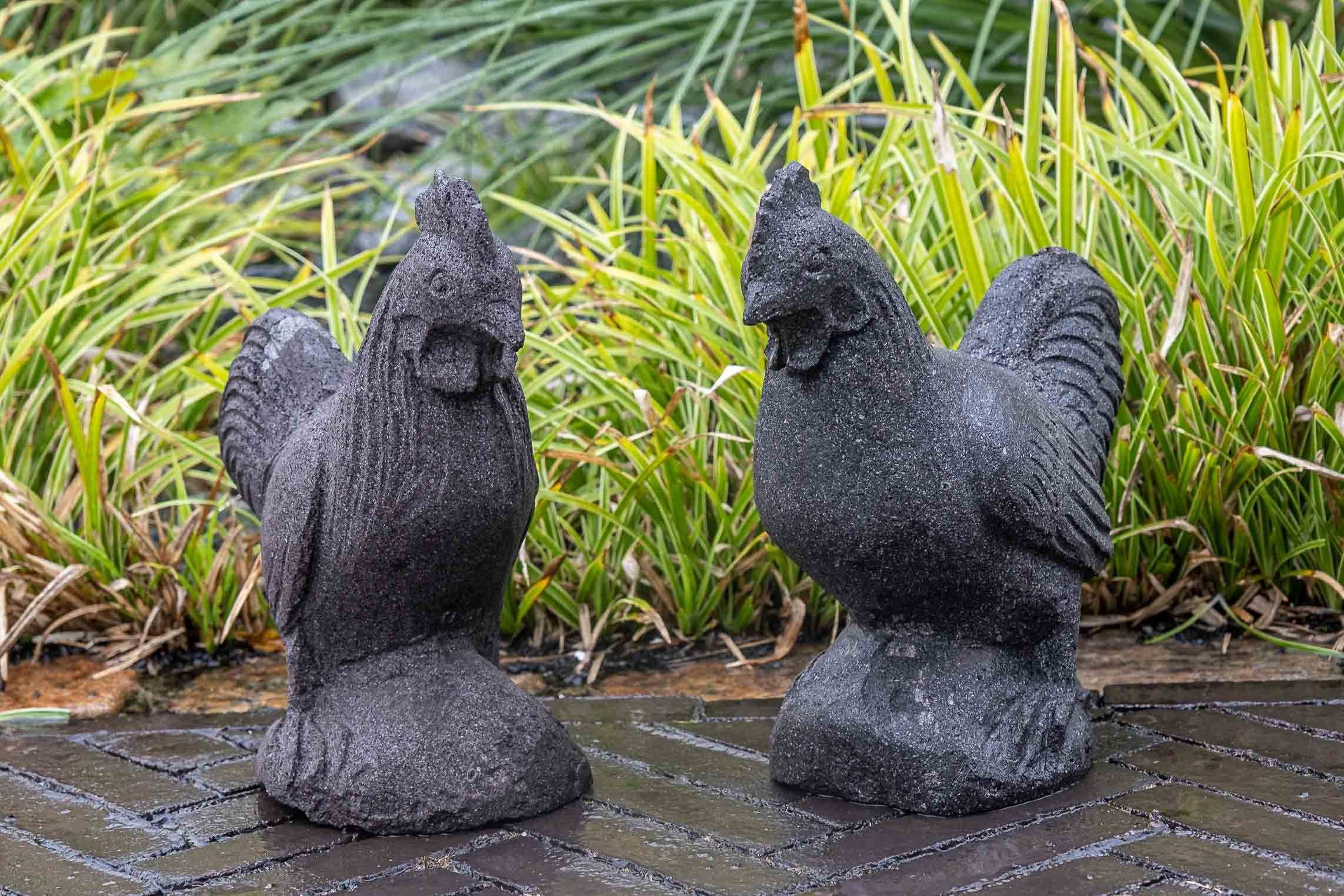 IDYL Gartenfigur IDYL Lavastein Figur Huhn, Lavastein– ein Naturprodukt – sehr robust – witterungsbeständig gegen Frost, Regen und UV-Strahlung.