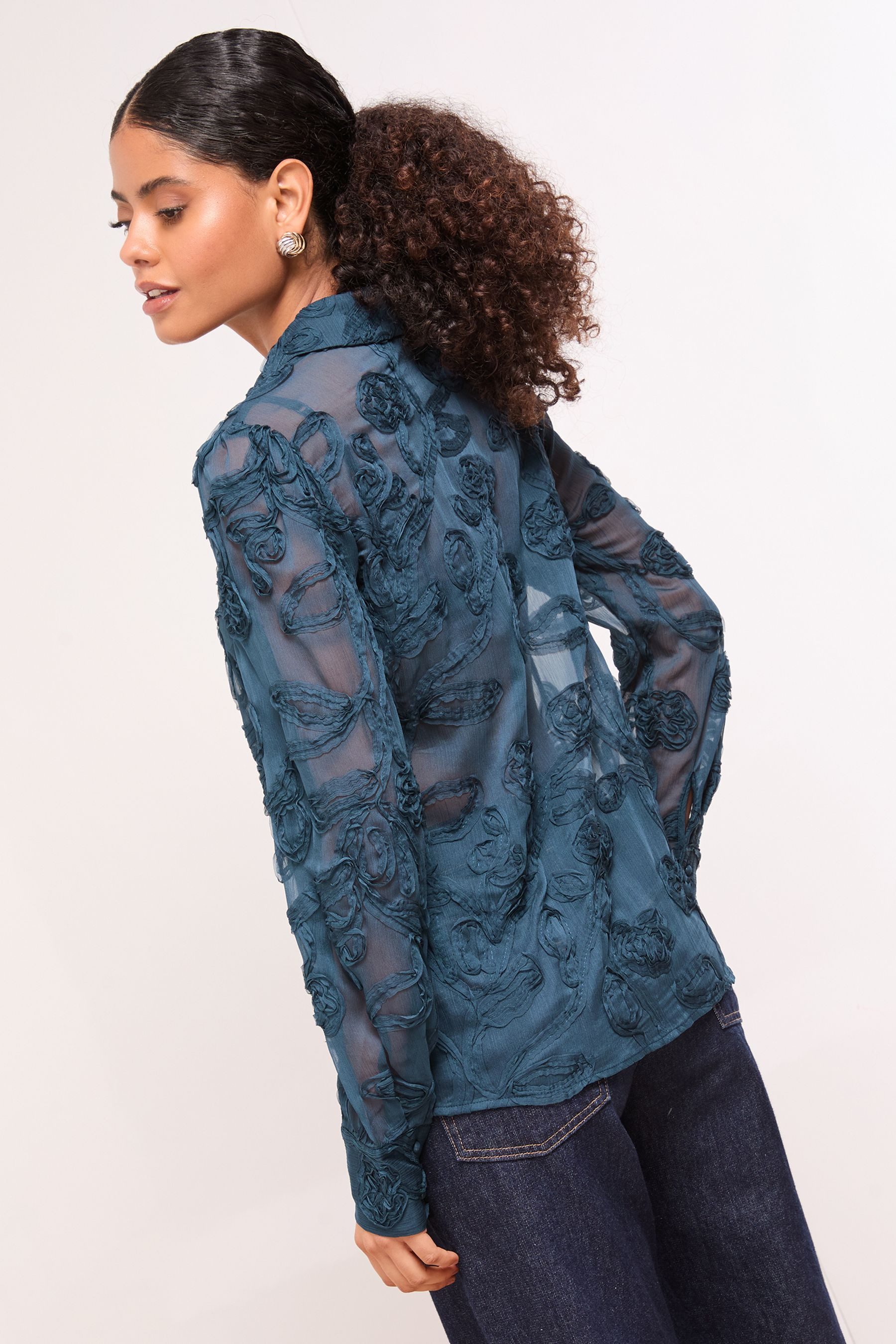 LIPSY Hemdbluse Lipsy Geknöpftes Hemd mit Ausbrenner-Design (1-tlg) günstig online kaufen