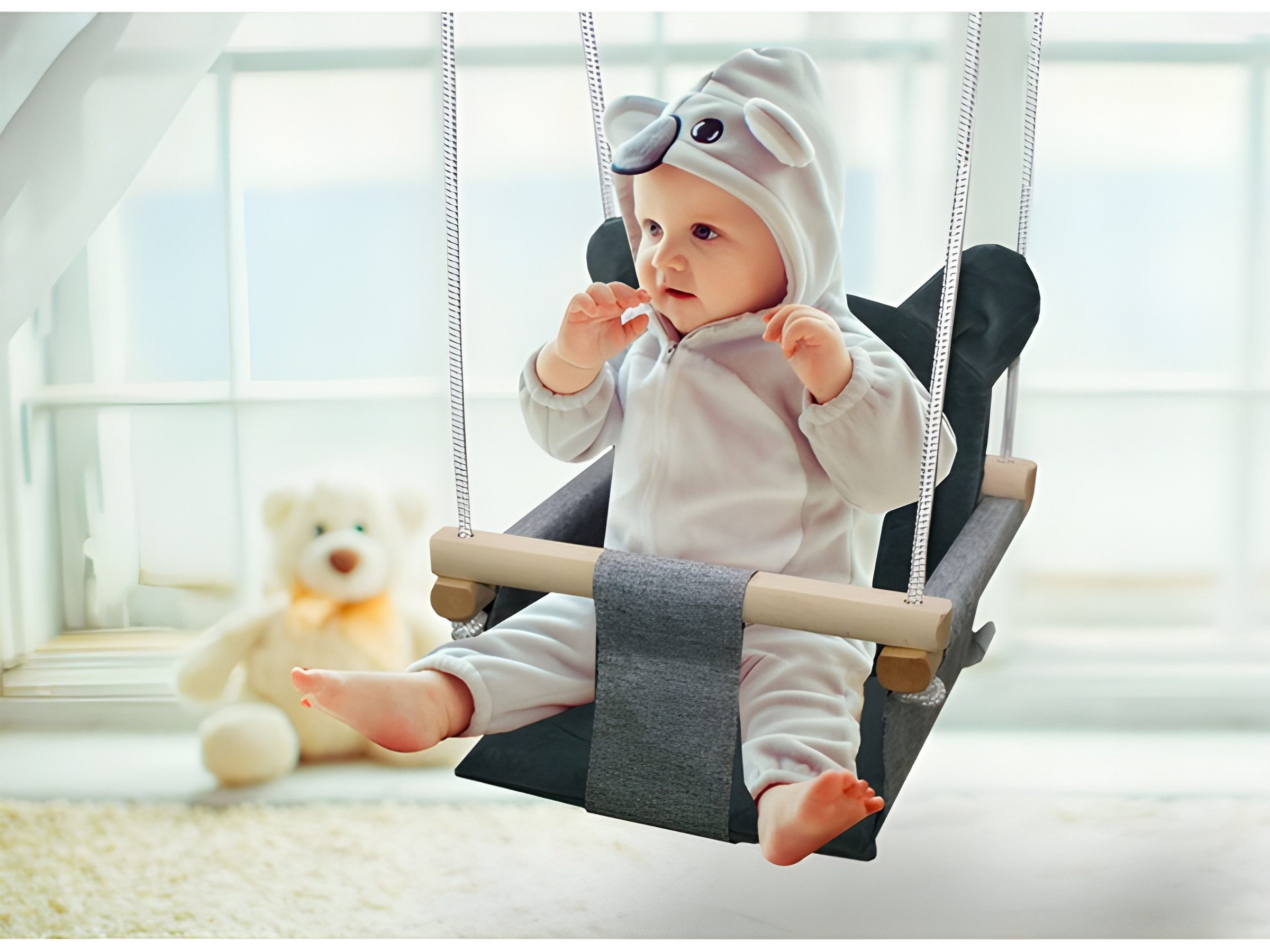 VERK GROUP Babyschaukelsitz Babyschaukel Holz (Babyschaukel), Sicherheitsgurt, Rückenlehne, abnehmbares Kissen, höhenverstellbar