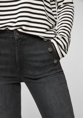 s.Oliver 5-Pocket-Jeans Skinny: Jeans mit Zierknöpfen Leder-Patch, Zierknopf