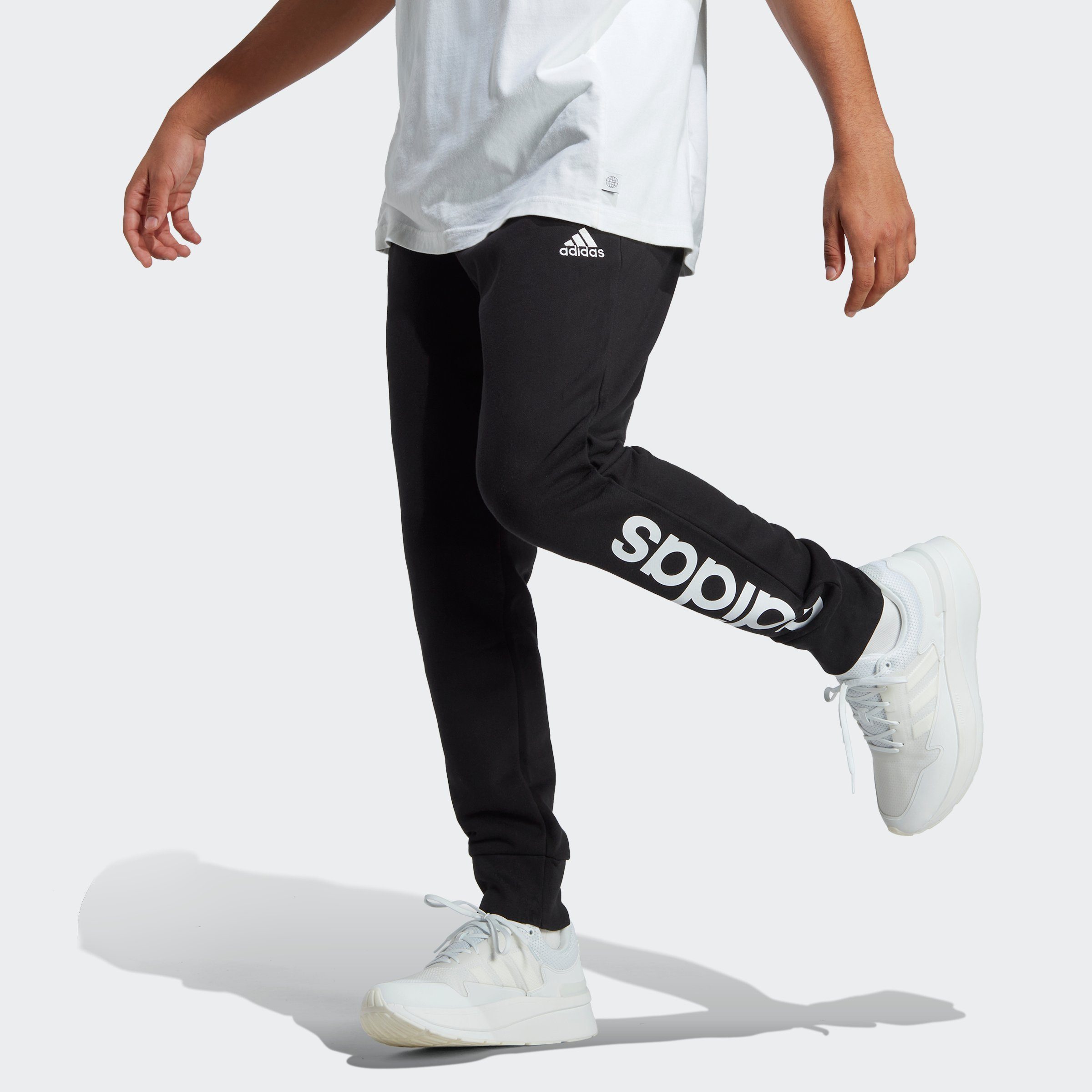 adidas Sportswear Sporthose ESSENTIALS FRENCH TERRY TAPERED CUFF LOGO HOSE  (1-tlg), Eine Hose mit Bündchen und lässigem adidas Style.