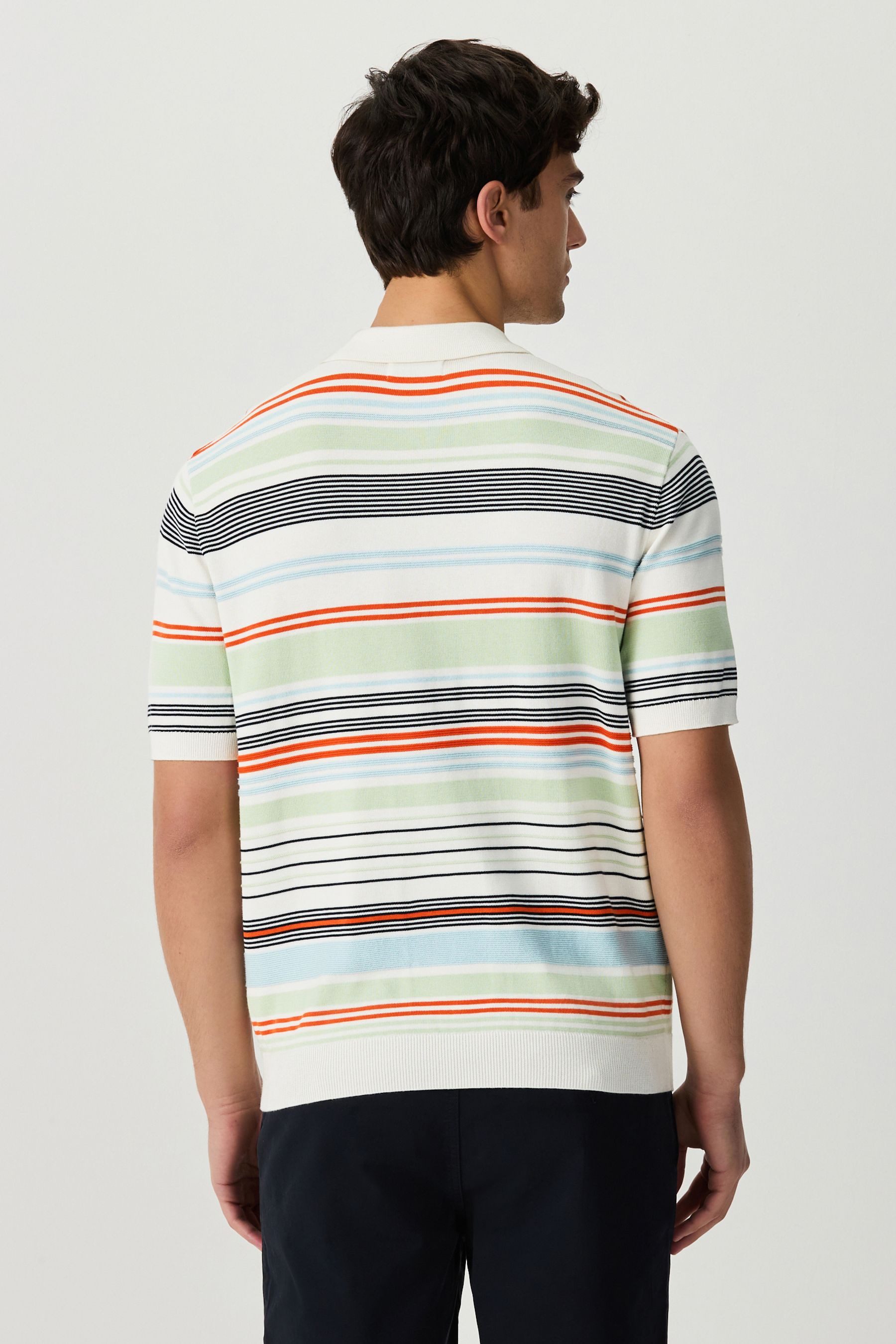Next Poloshirt Kurzärmeliges Regular Fit Polohemd mit Streifen (1-tlg) – Bild 4 von 5