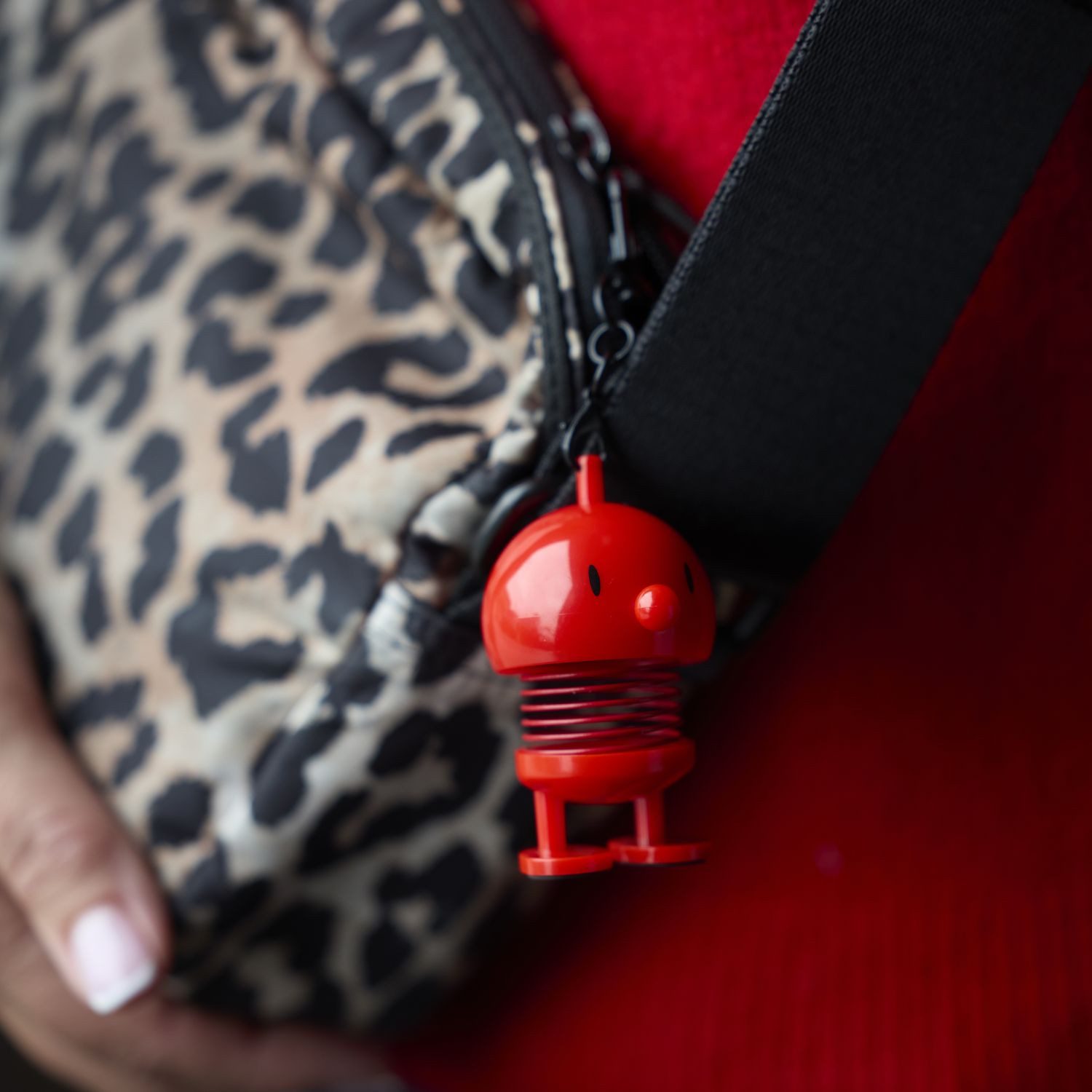HOPTIMIST Schlüsselanhänger Taschenanhänger Bumble Rot