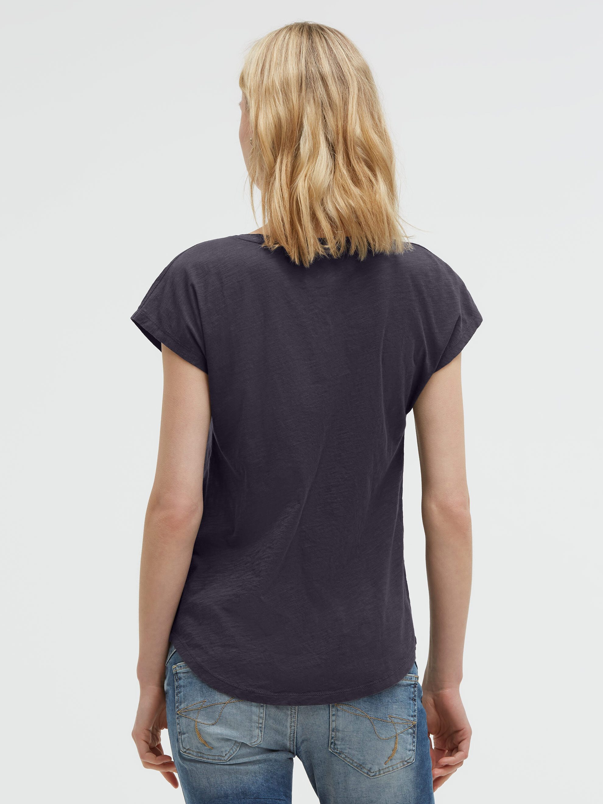 SOCCX V-Shirt mit überschnittener Schulter – Bild 5 von 5