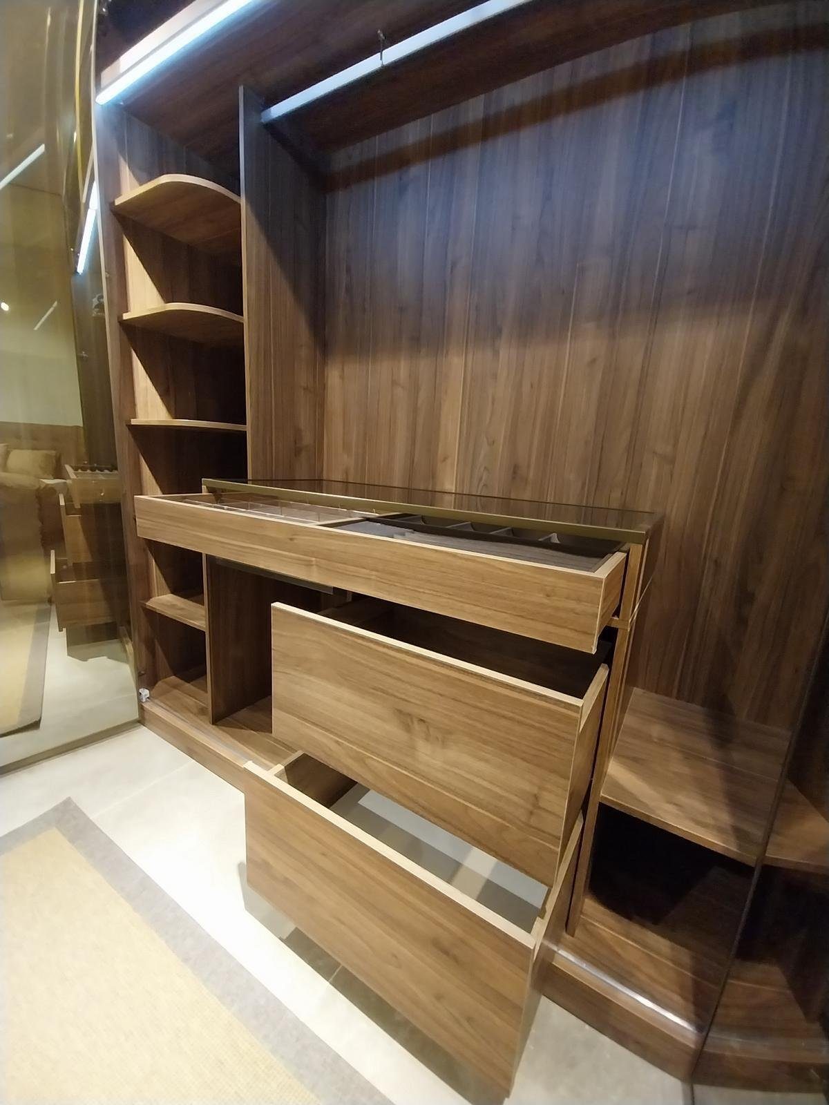 Kleiderschrank Kleiderschrank Design Möbel Schlafzimmer Luxus JVmoebel Holz Braun